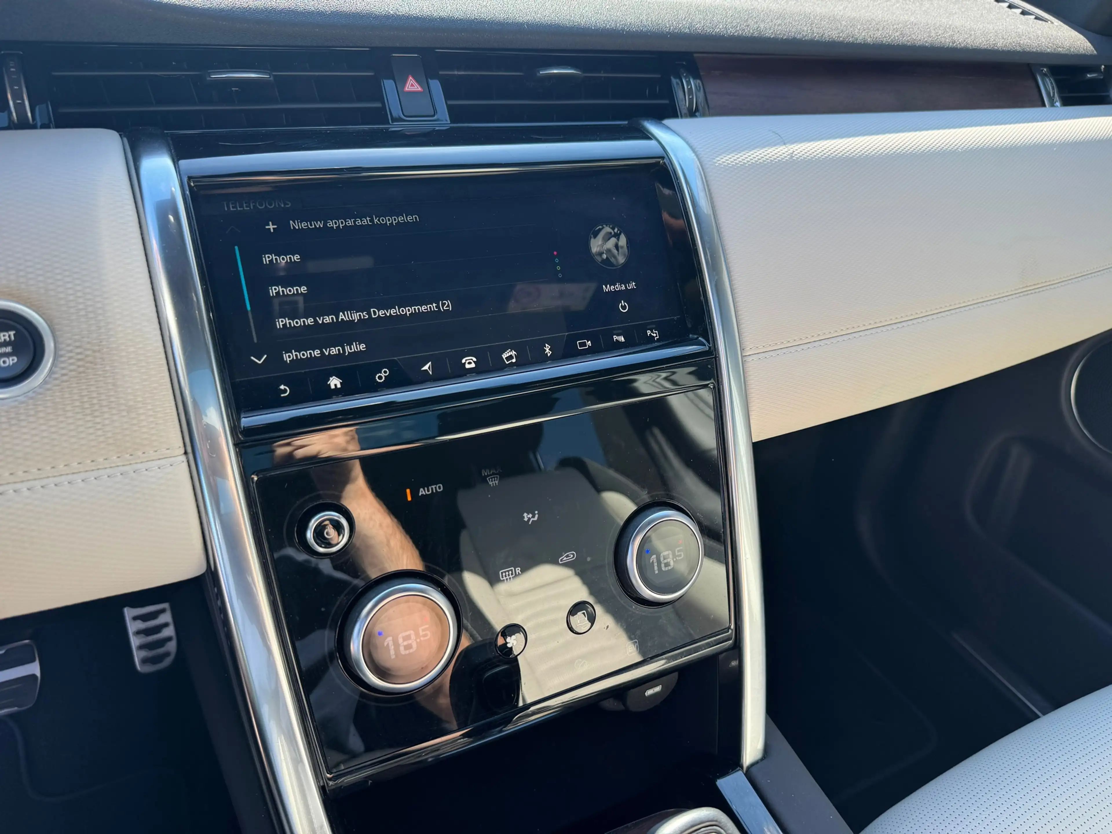 Land Rover Discovery Sport P300e 1.5 R-Dynamic S — photo 21
