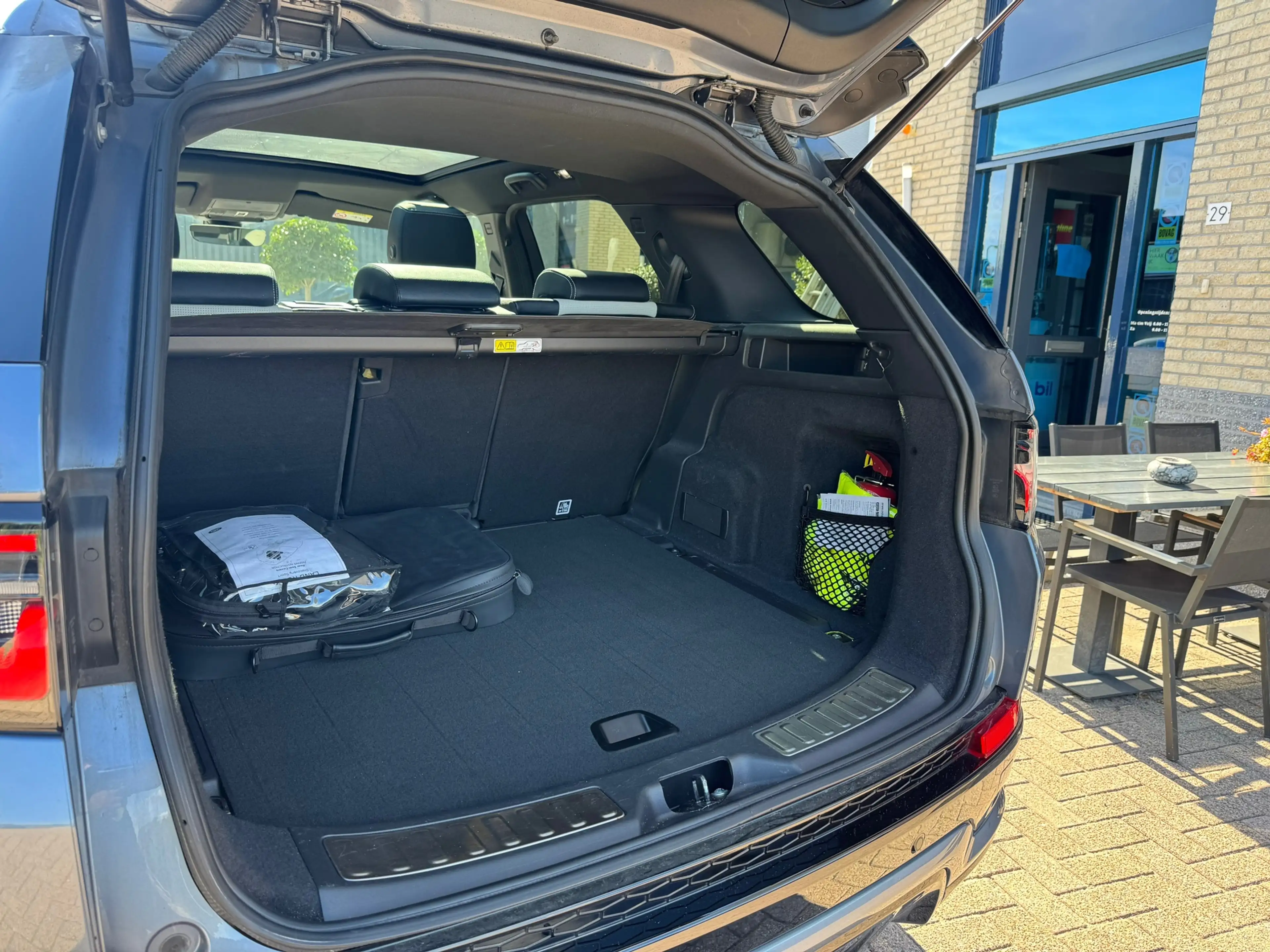 Land Rover Discovery Sport P300e 1.5 R-Dynamic S — photo 12