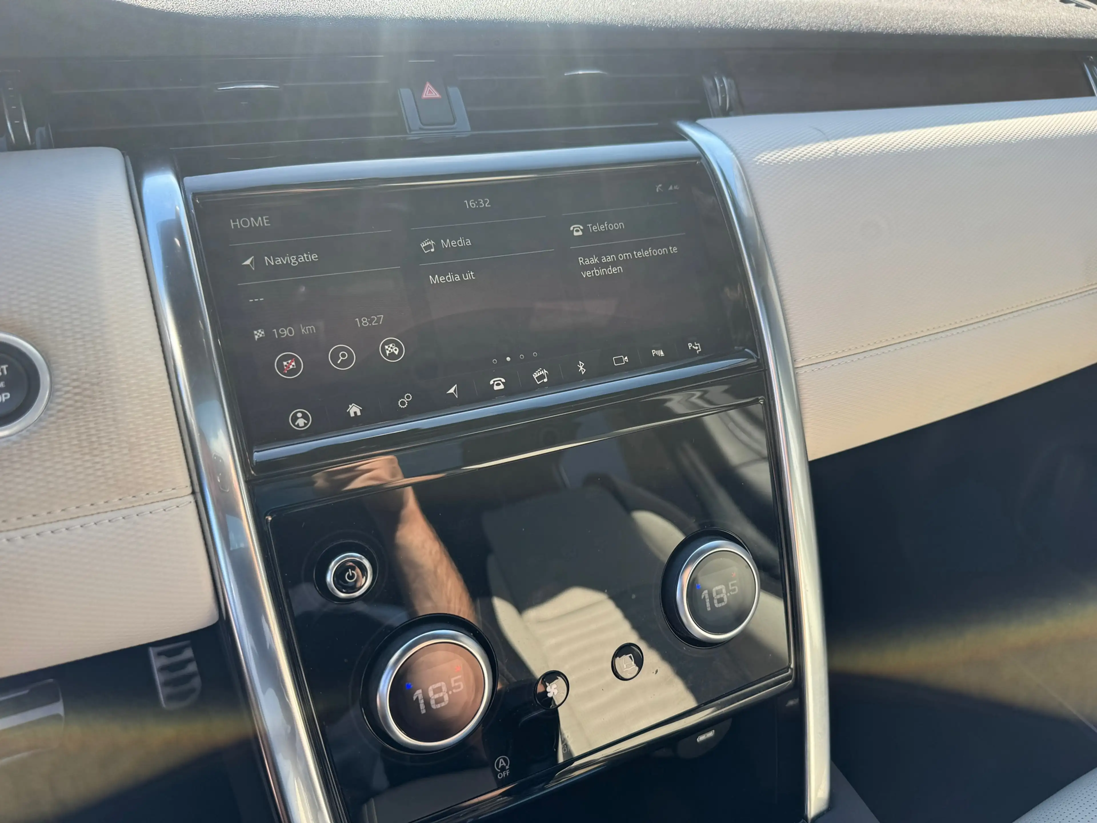 Land Rover Discovery Sport P300e 1.5 R-Dynamic S — photo 19