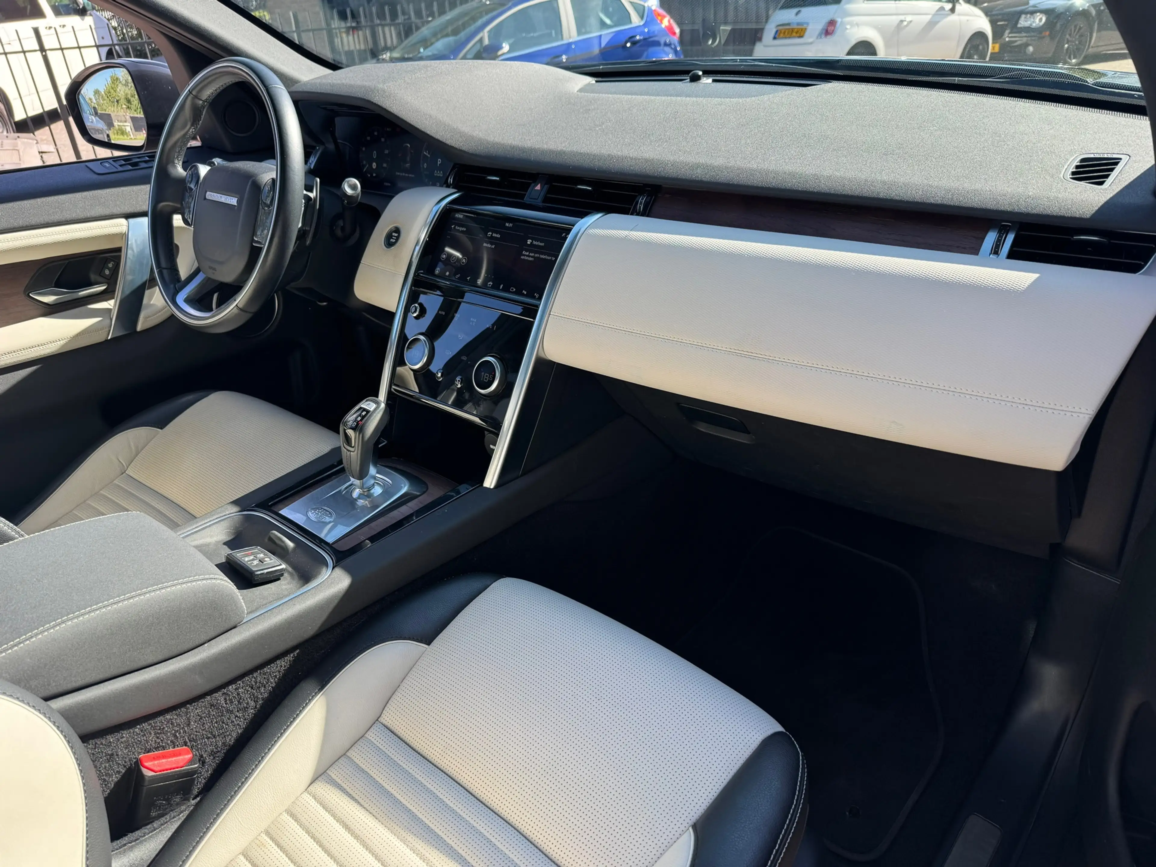 Land Rover Discovery Sport P300e 1.5 R-Dynamic S — photo 13