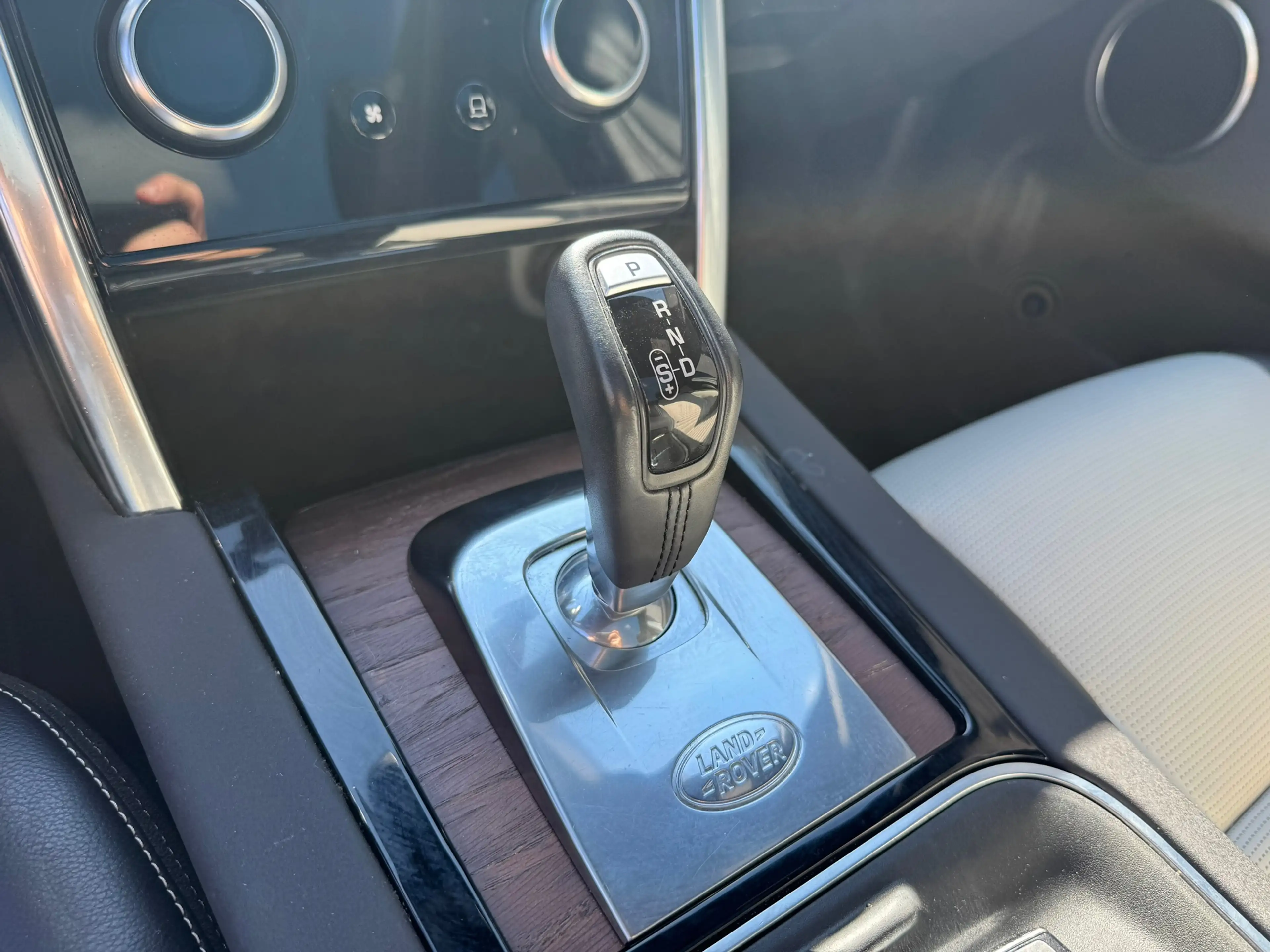 Land Rover Discovery Sport P300e 1.5 R-Dynamic S — photo 27