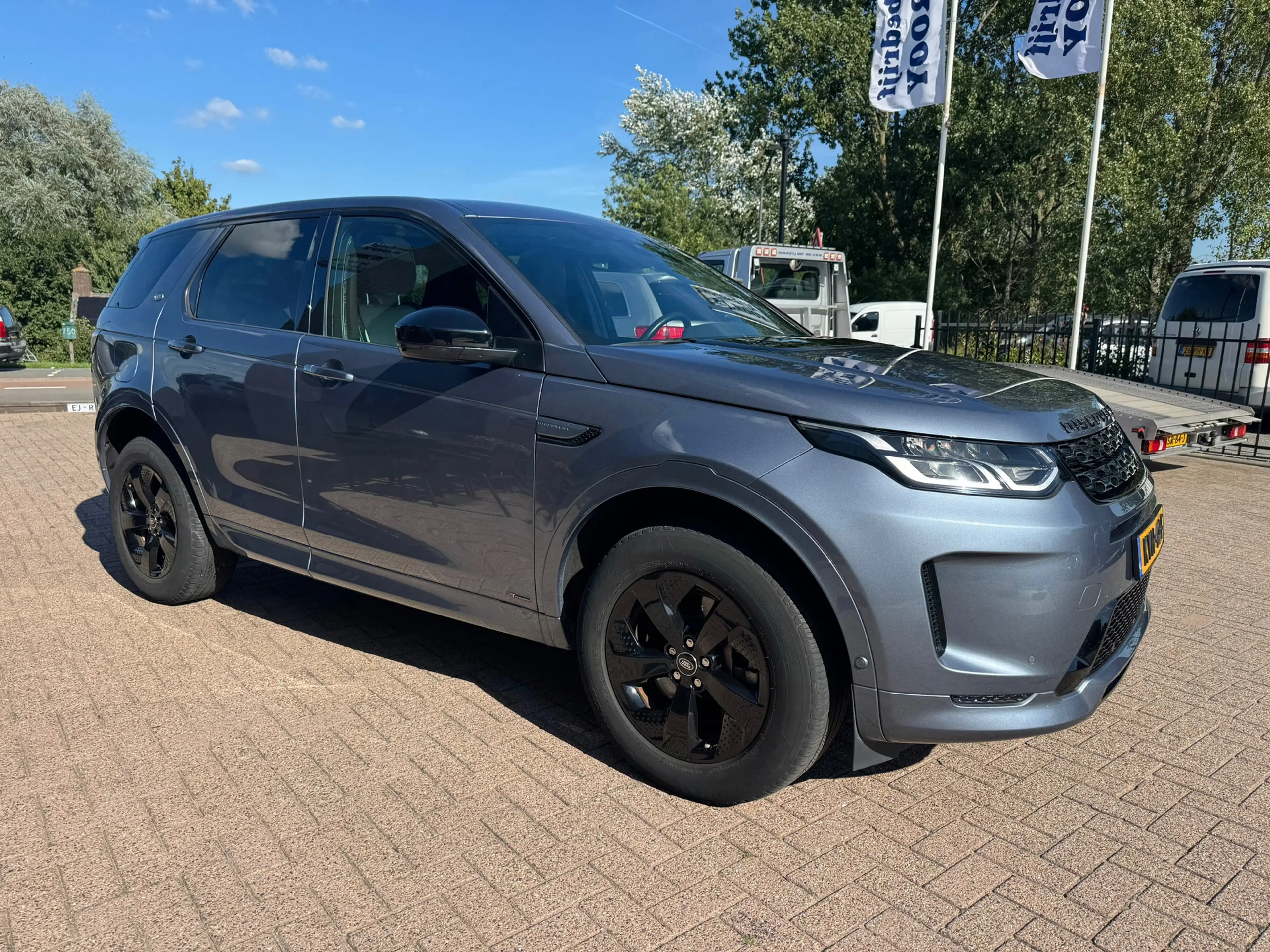 Land Rover Discovery Sport P300e 1.5 R-Dynamic S — photo 6