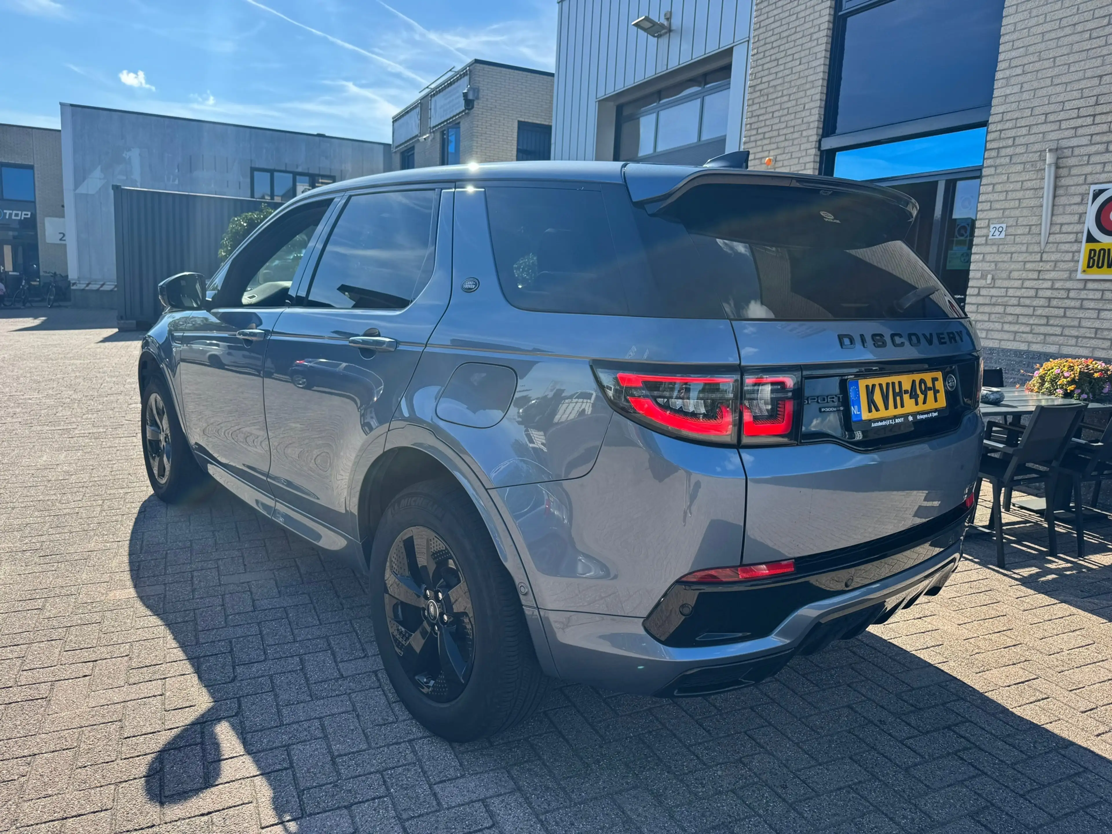 Land Rover Discovery Sport P300e 1.5 R-Dynamic S — photo 3