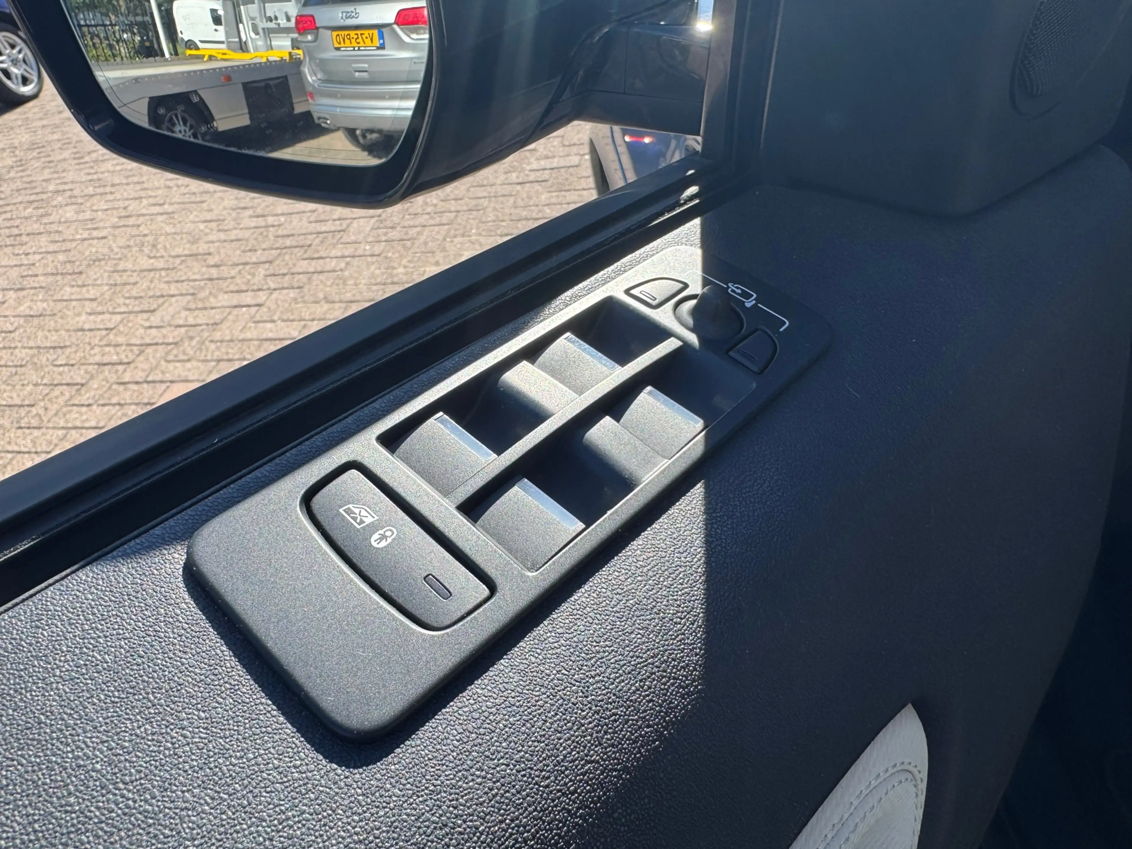 Land Rover Discovery Sport P300e 1.5 R-Dynamic S — photo 10