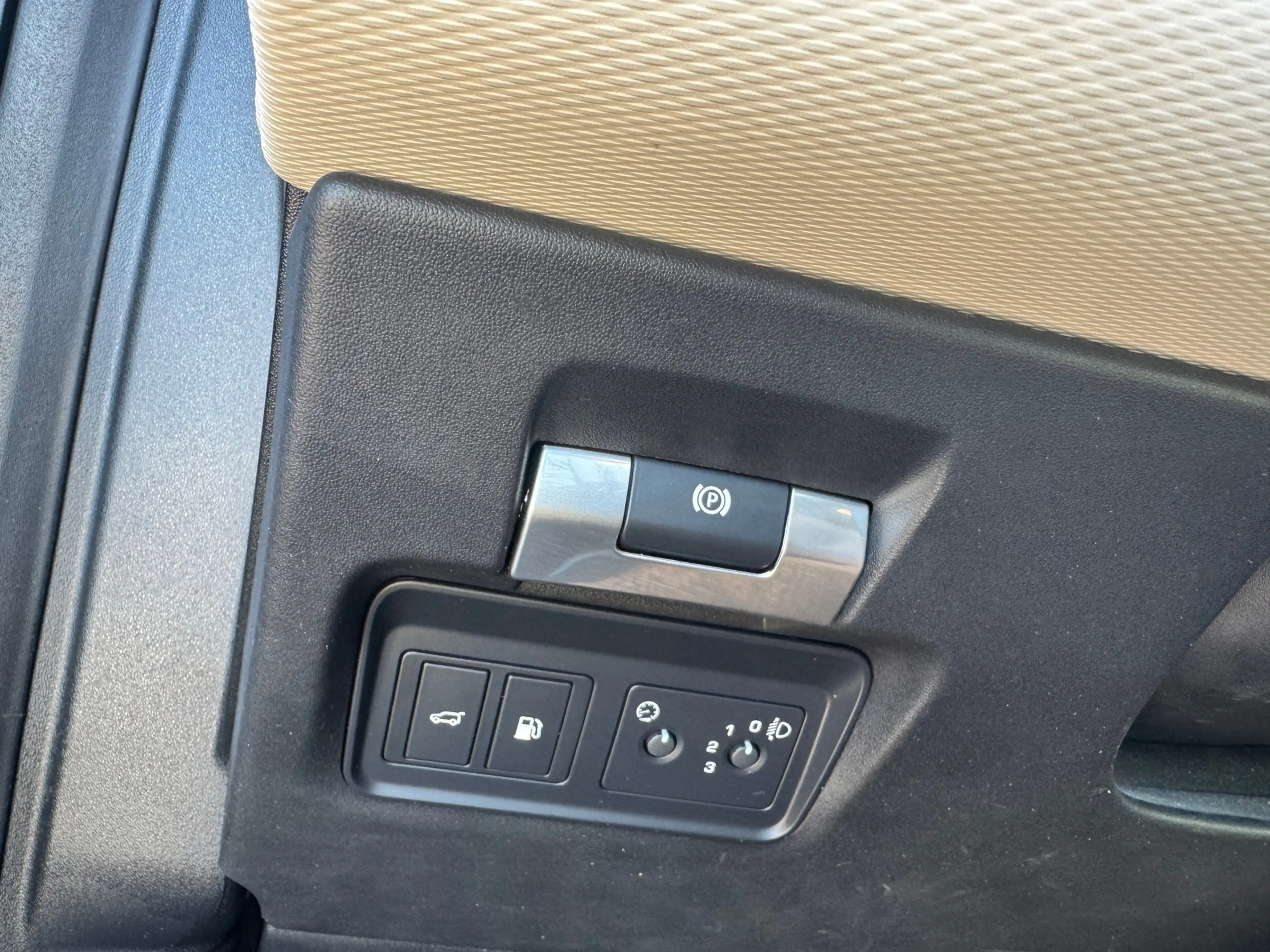 Land Rover Discovery Sport P300e 1.5 R-Dynamic S — photo 16