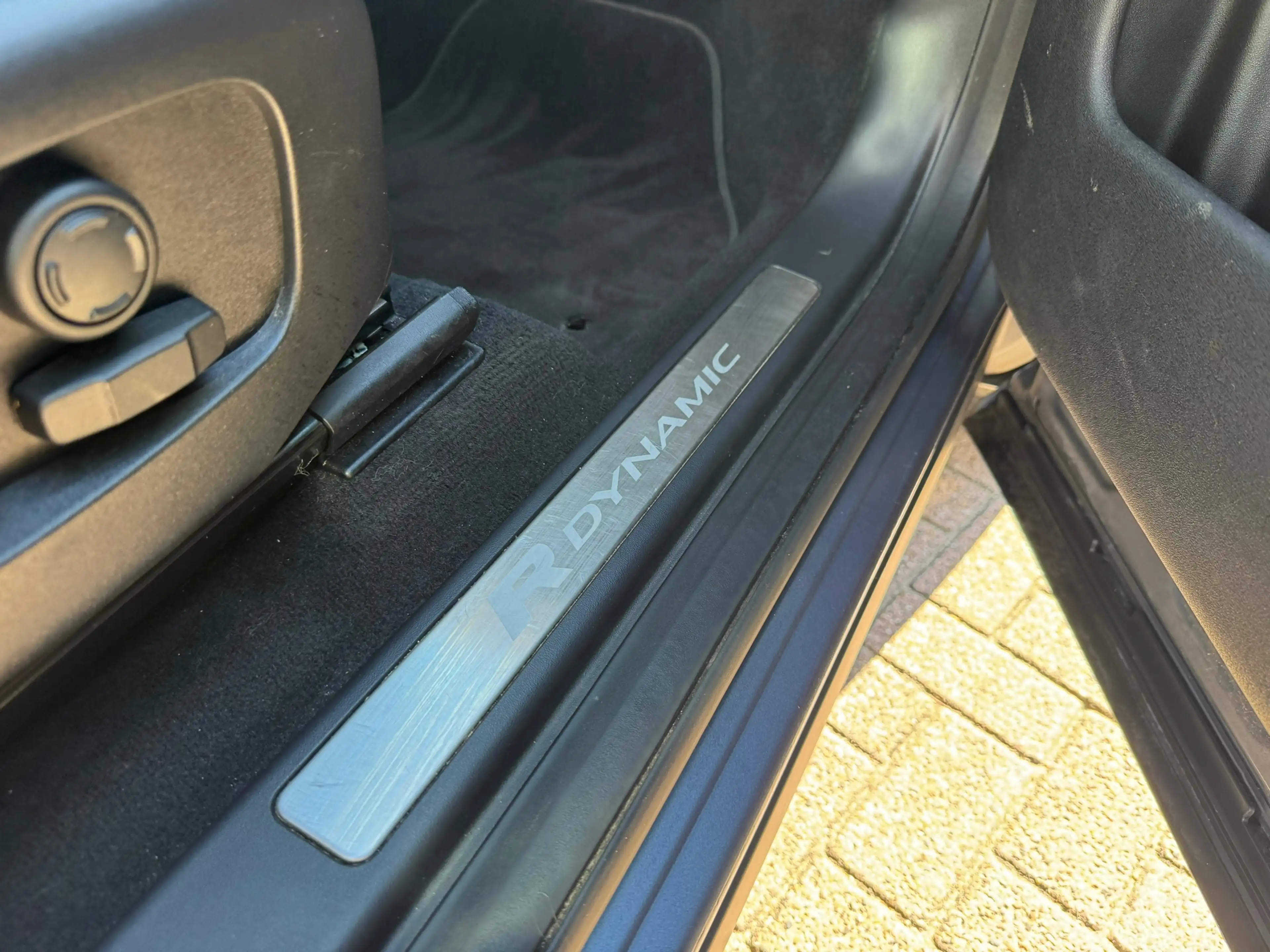Land Rover Discovery Sport P300e 1.5 R-Dynamic S — photo 14