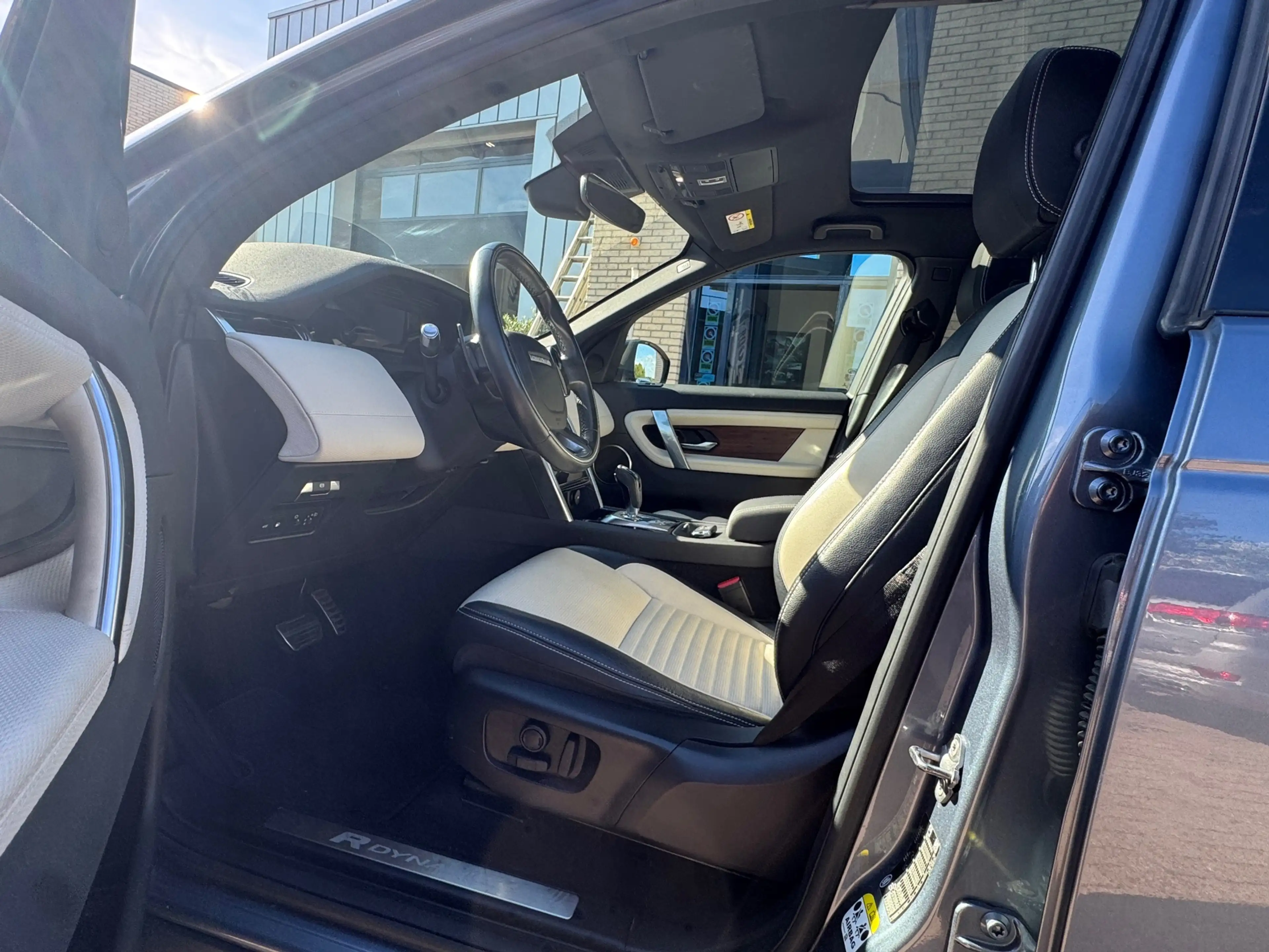Land Rover Discovery Sport P300e 1.5 R-Dynamic S — photo 30