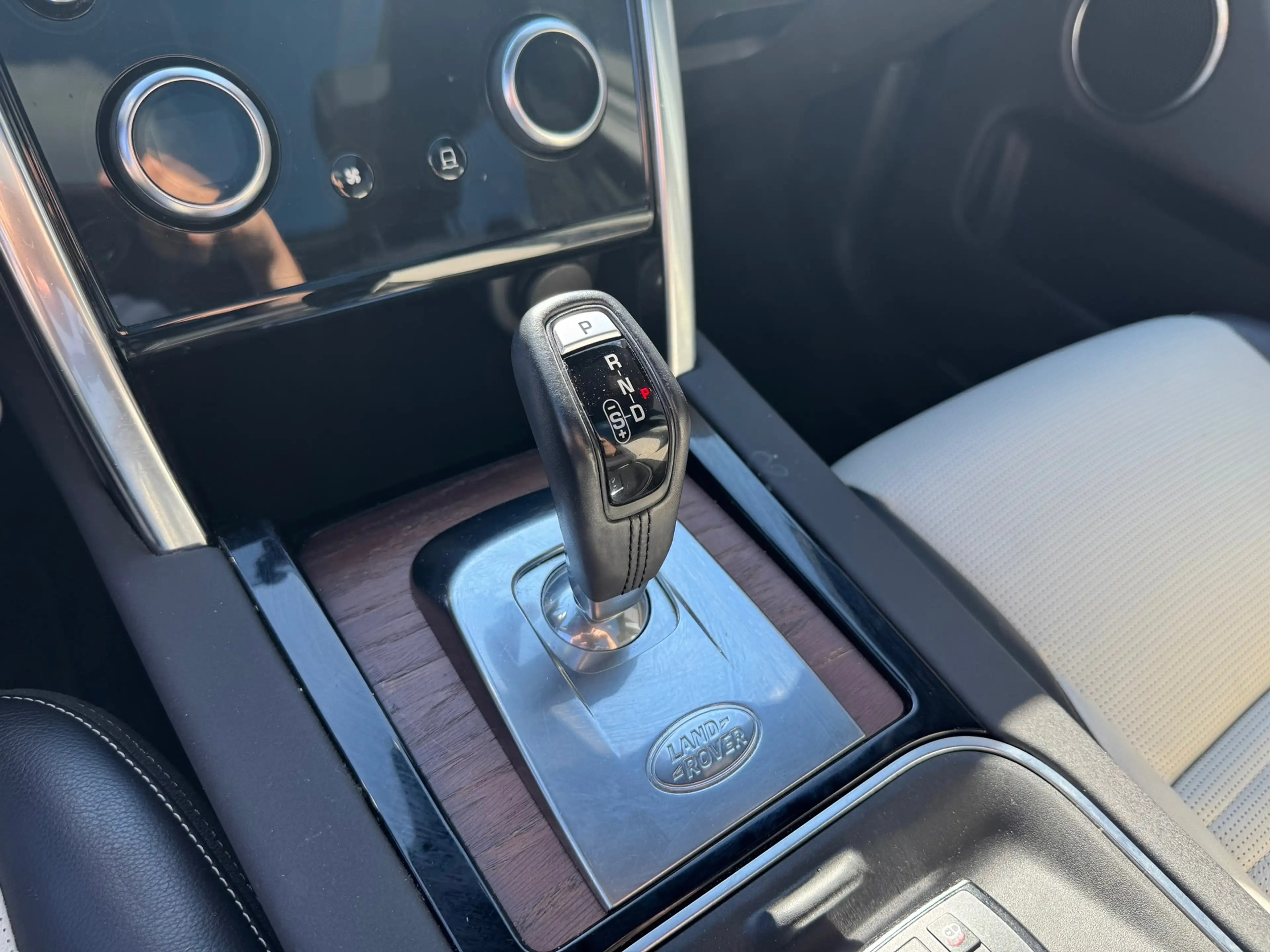 Land Rover Discovery Sport P300e 1.5 R-Dynamic S — photo 26