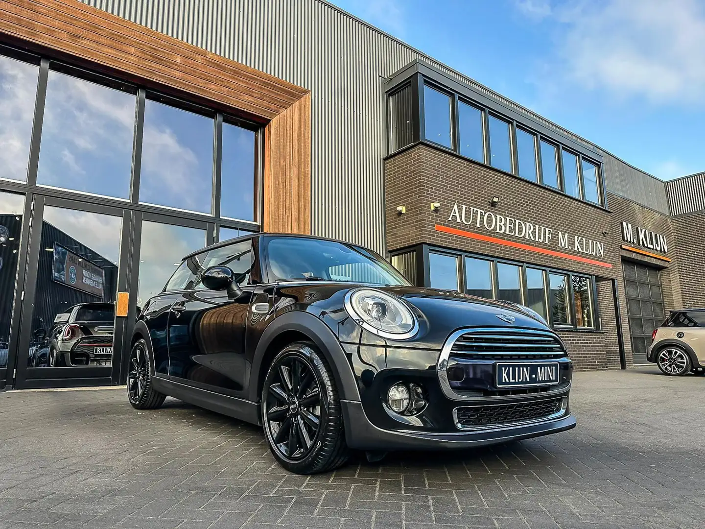 MINI Cooper Mini 1.5 Chili 136pk/Half leer/Led/17"S/Navi/topst Zwart - 1