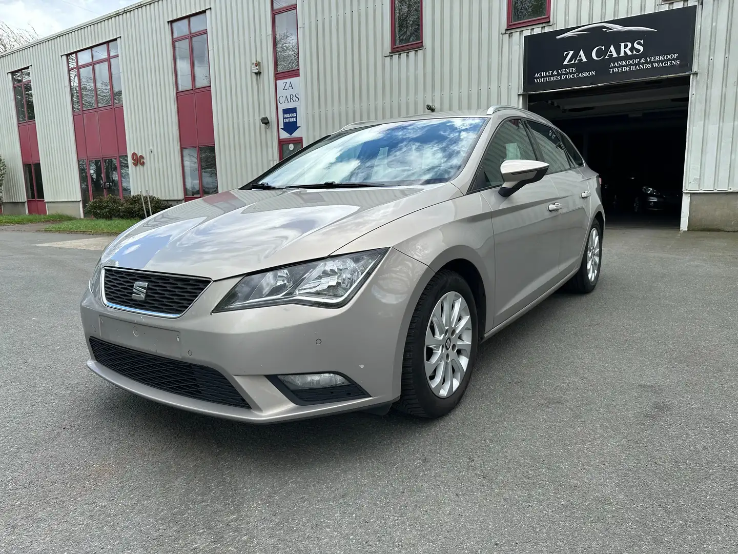 SEAT Leon 1.6 CR TDi Ecomotive Style Gris - 1