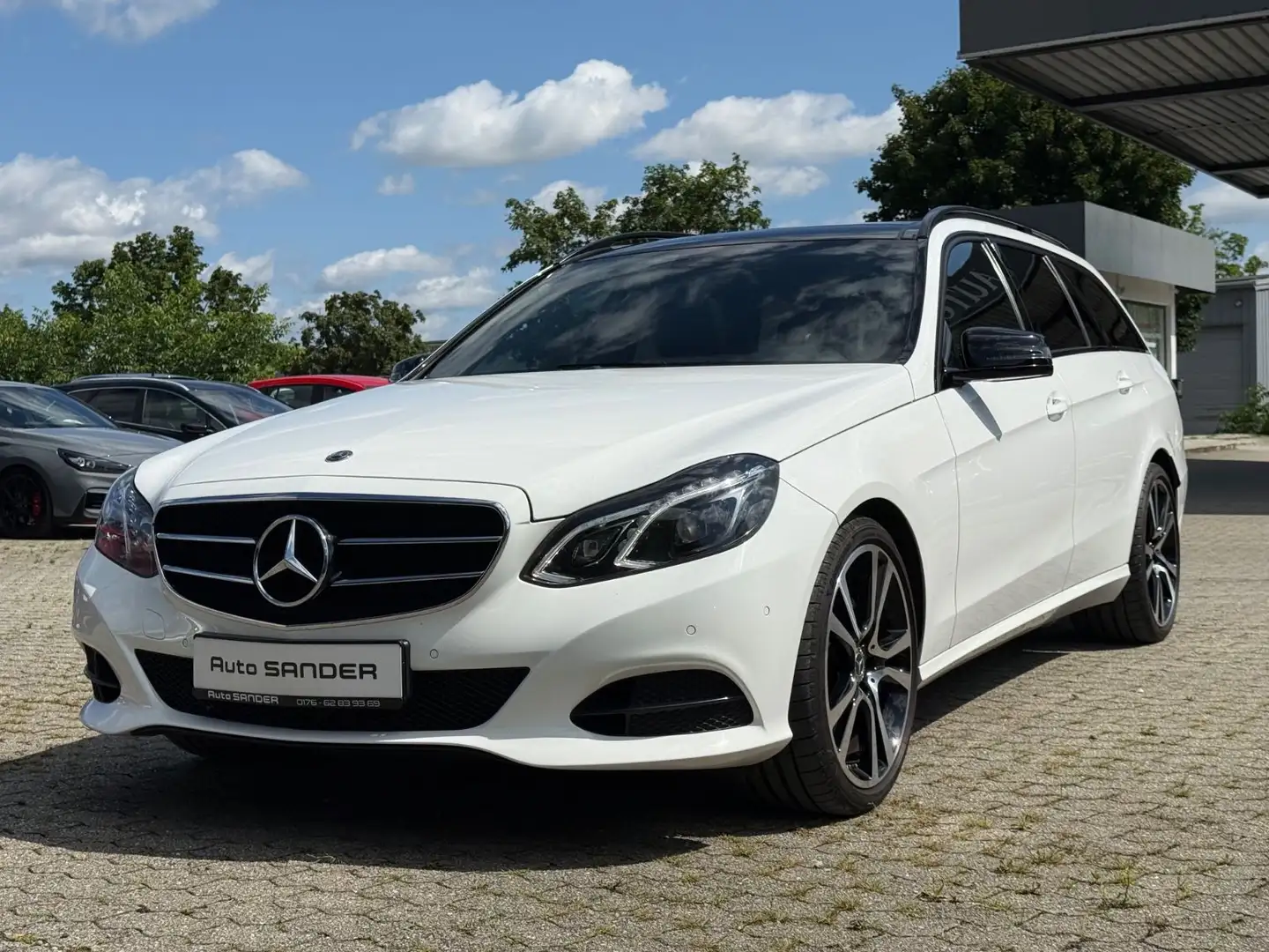 Mercedes-Benz E 200 PANO/ST.HEIZUNG/NIGHT-PAKET/NAVI Beyaz - 1