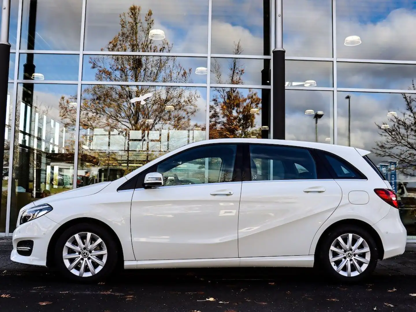 Mercedes-Benz B 180 Style AHK/LED/PTS/Navi Weiß - 2