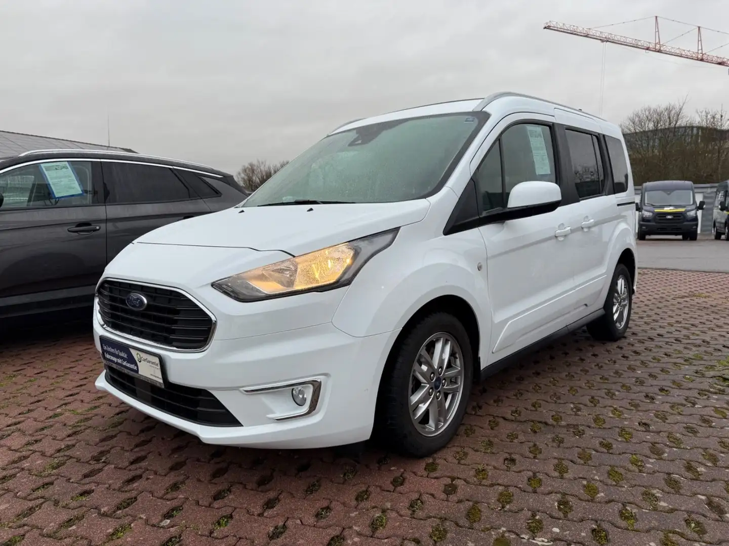 Ford Tourneo Connect Titanium+Panorama+AHK+Navi+RFK Weiß - 2