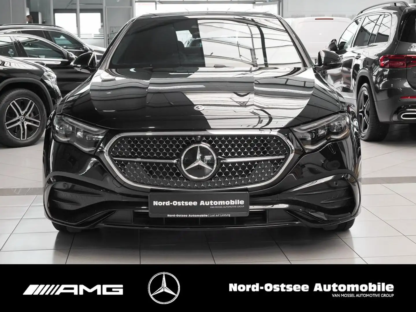 Mercedes-Benz E 200 AMG PANO BURMESTER NIGHT Schwarz - 2