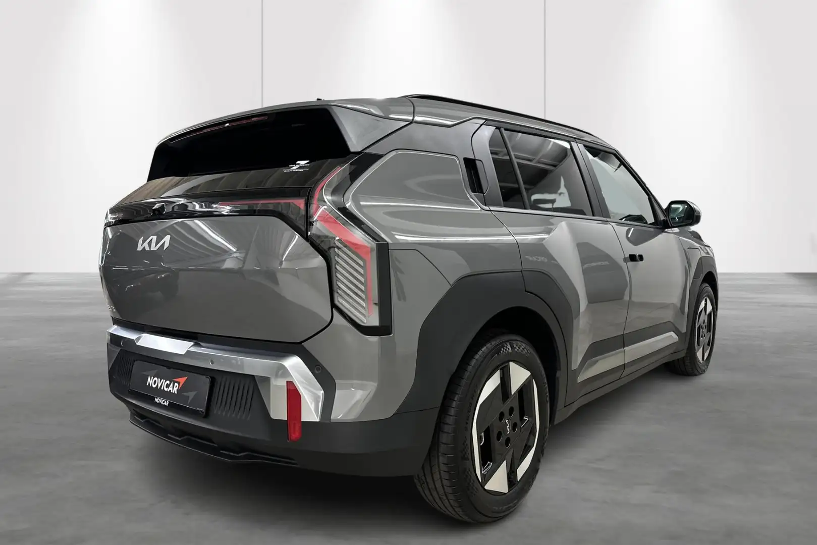 Kia EV3 BEV 58,3 kWH Business Plus Grijs - 2
