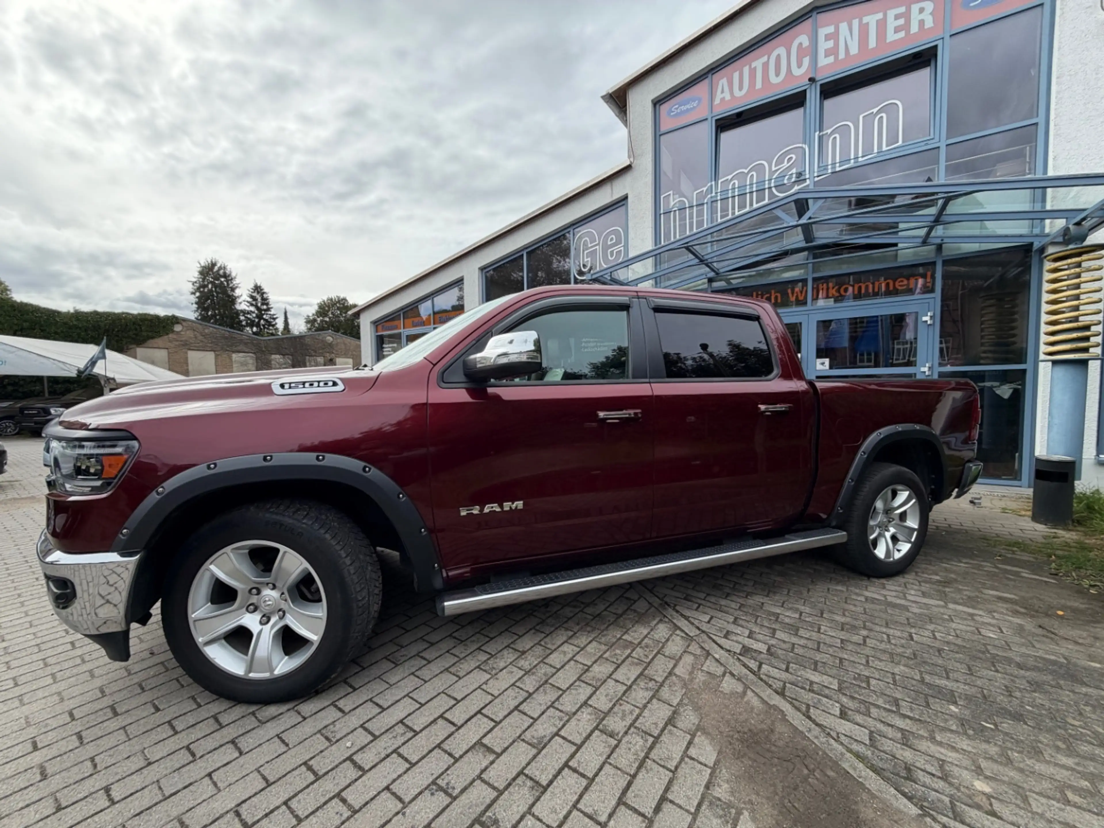 Dodge RAM Laramie 5,7 HEMI 4+4 NAP LEDER LED — photo 2