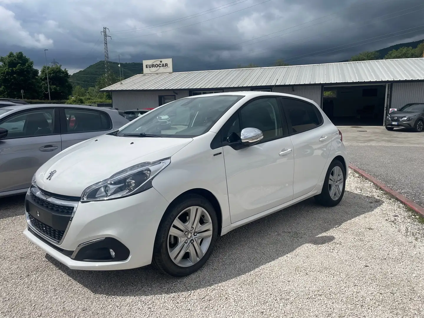 Peugeot 208 Peugeot 208 1.2 PureTech Signature 82cv Blanc - 1