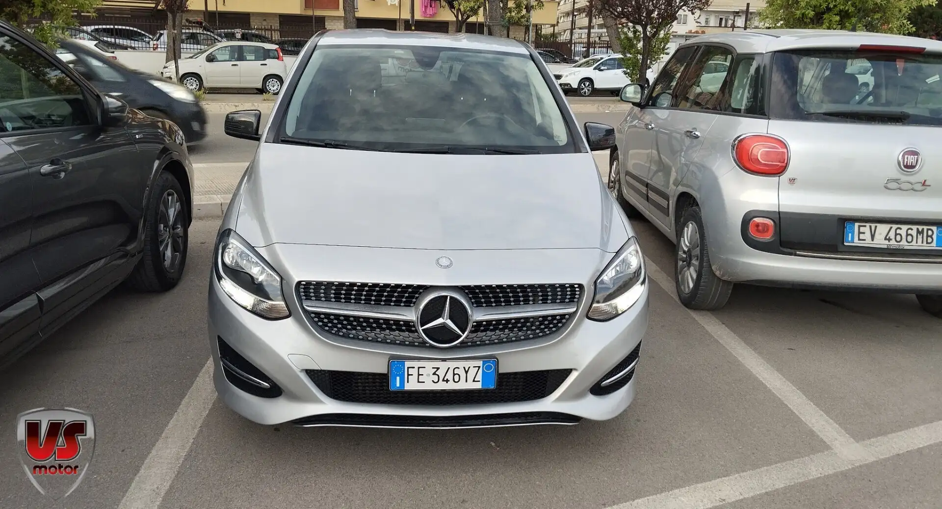 Mercedes-Benz B 180 B 180 d Automatic Premium Stříbrná - 2
