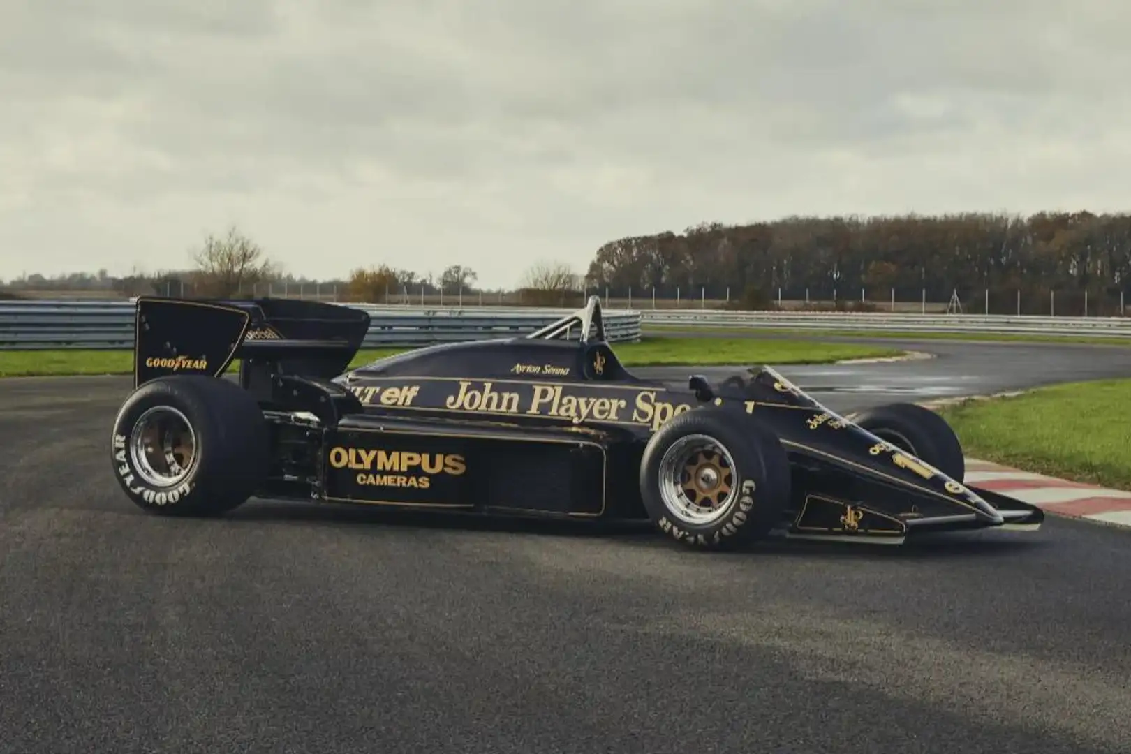 Lotus Emira Turbo Limited Edition Oro - 2