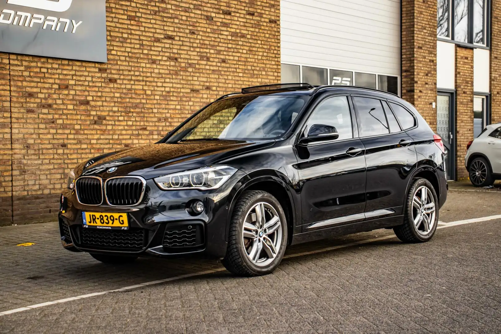 BMW X1 sDrive20i Centennial High Executive, NAP,Leder,Hea Negro - 2
