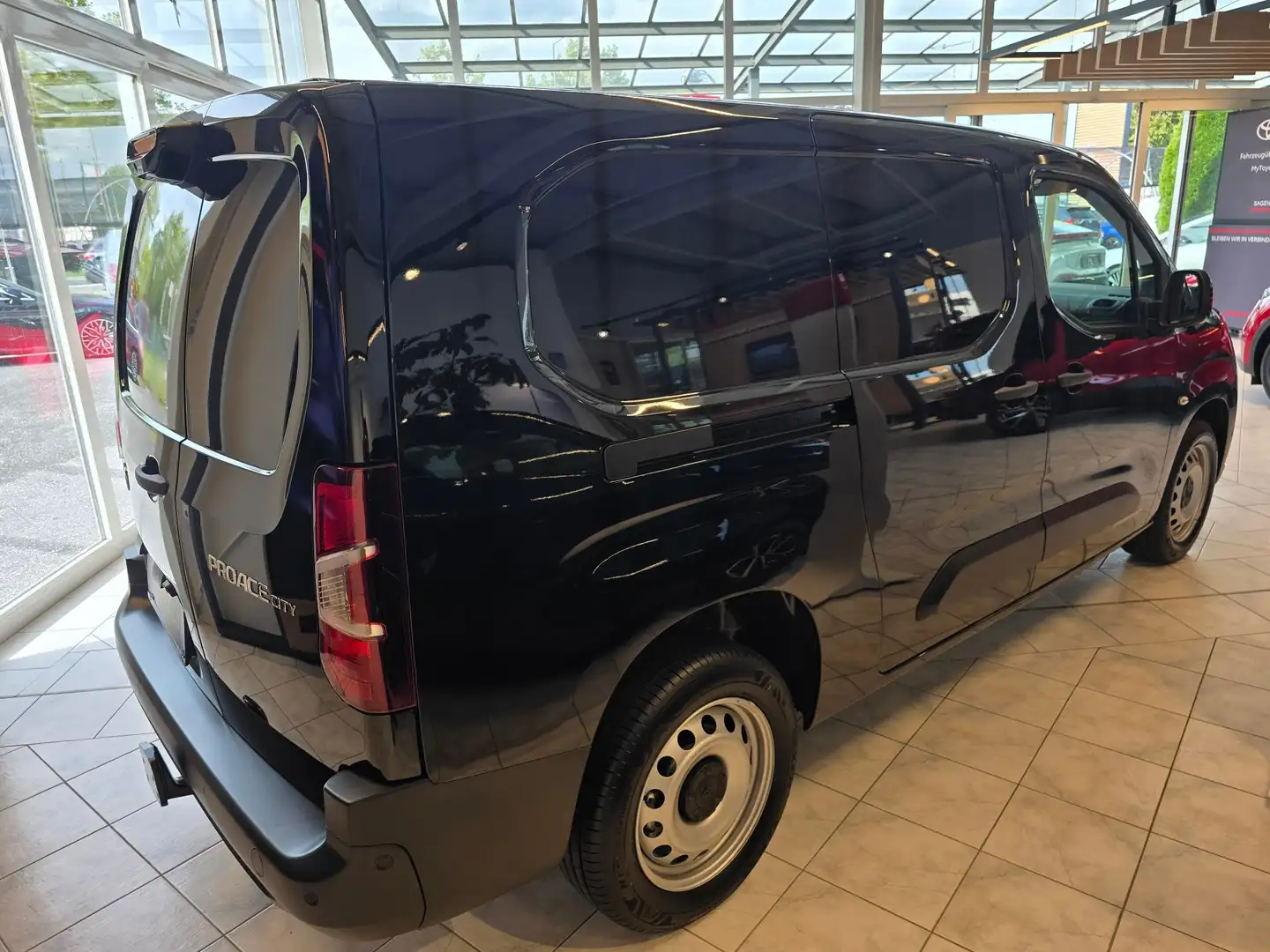 Toyota Proace City Proace City 1,5 D-4D 130  Select Aut. Schwarz - 2