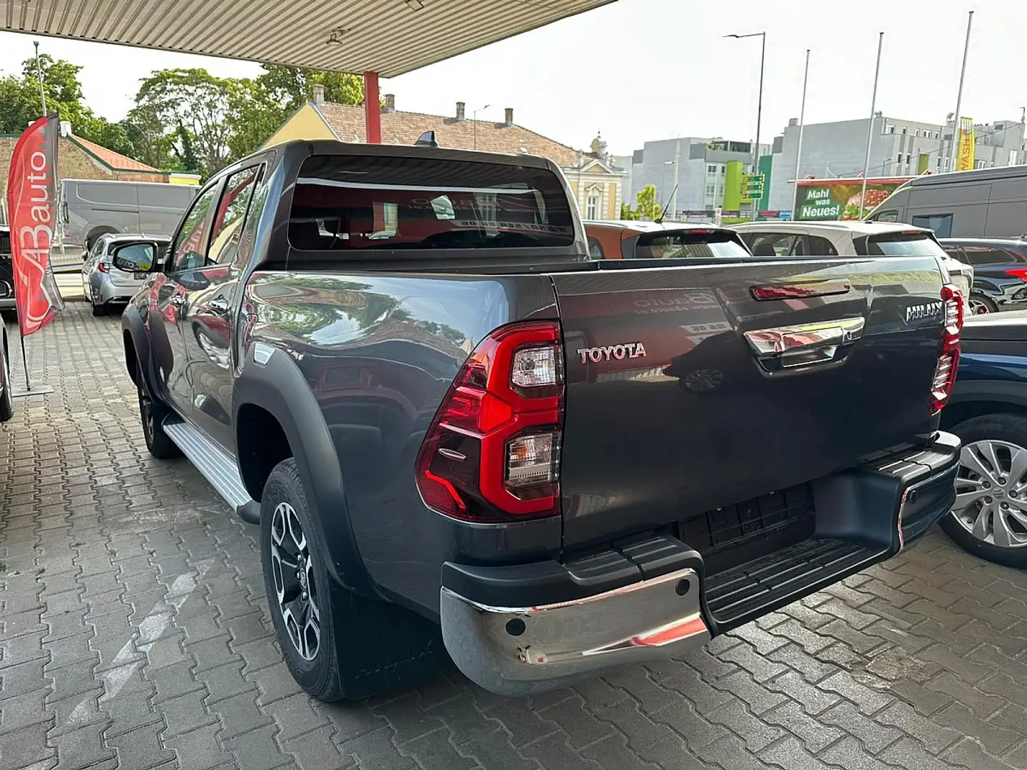 Toyota Hilux DK Executive 4WD 2,8 D-4D MHEV Aut. Grau - 2