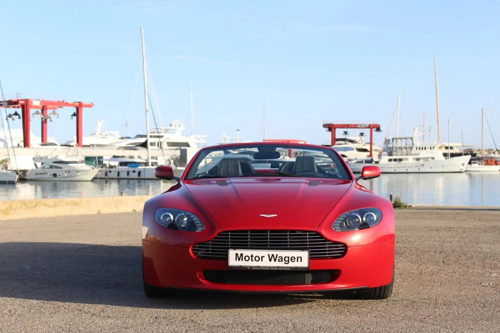 Aston Martin Vantage Roadster - 1