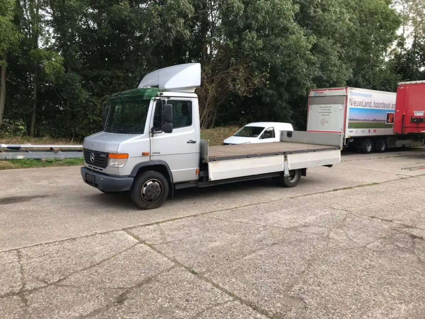 Mercedes-Benz Vario 818 D Gris - 1