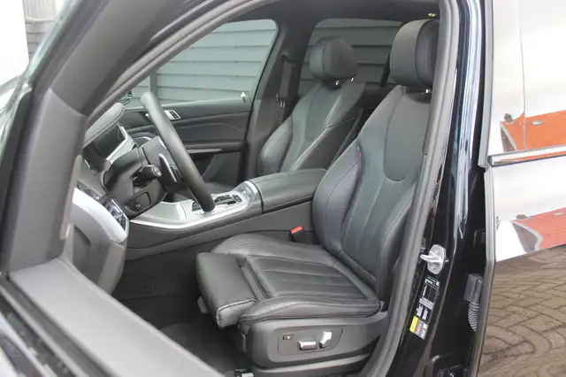 BMW X5 view 13