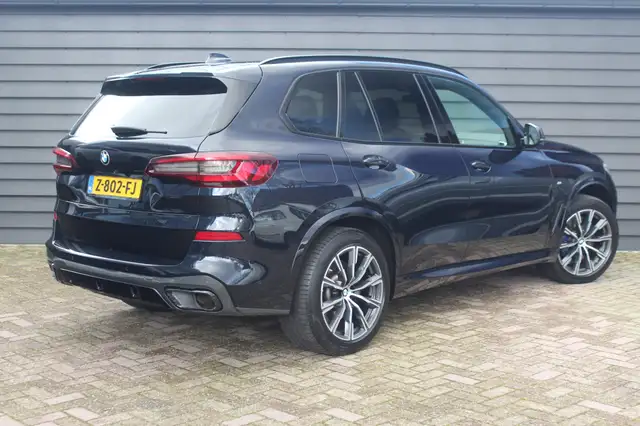 BMW X5 view 2