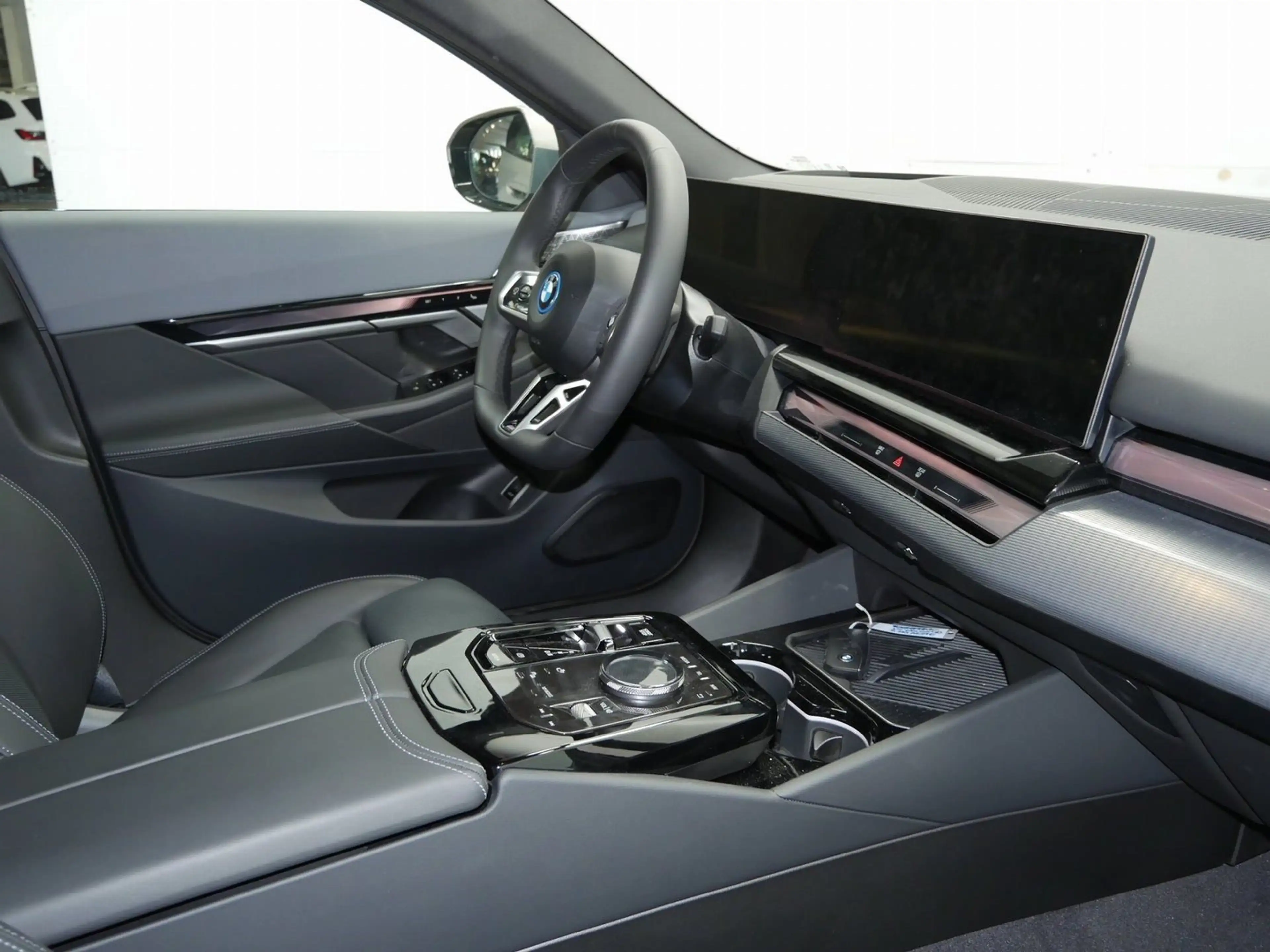 BMW i5 eDrive40 M Sport //Stop&Go AHK HeadUp B&W — photo 7