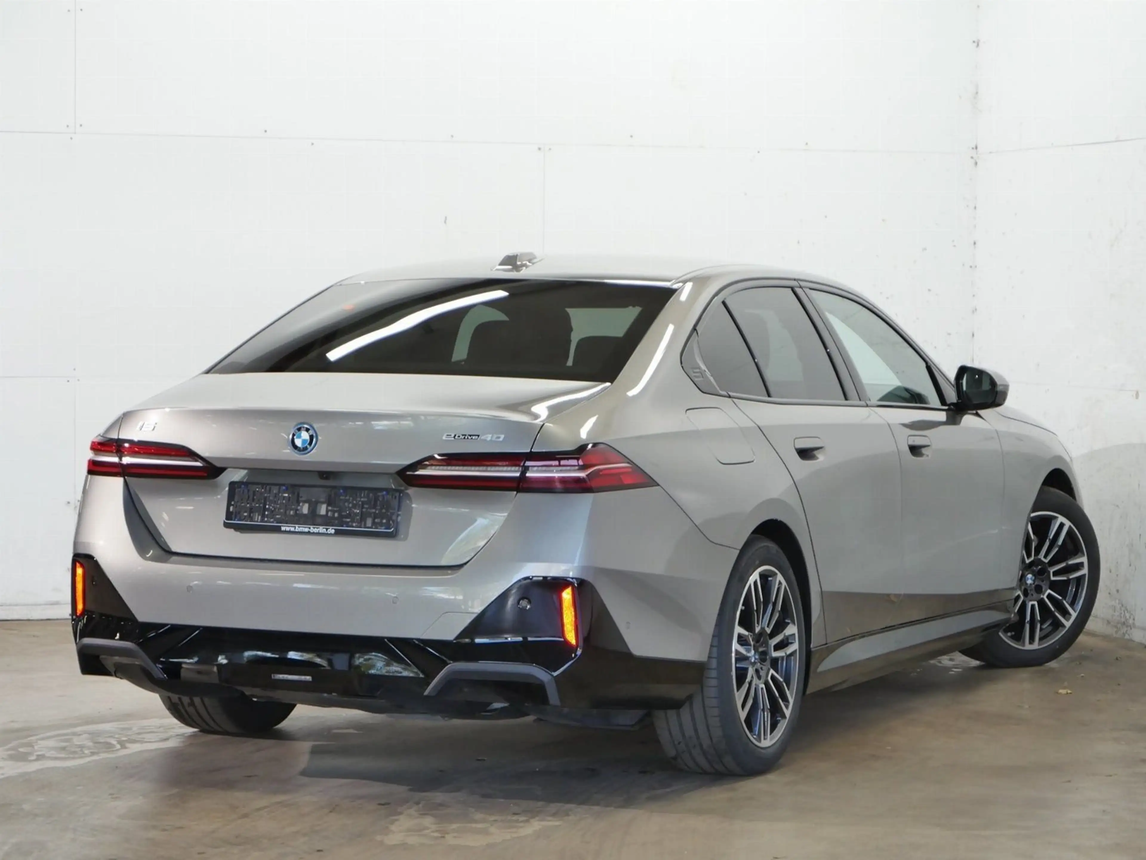 BMW i5 eDrive40 M Sport //Stop&Go AHK HeadUp B&W — photo 5