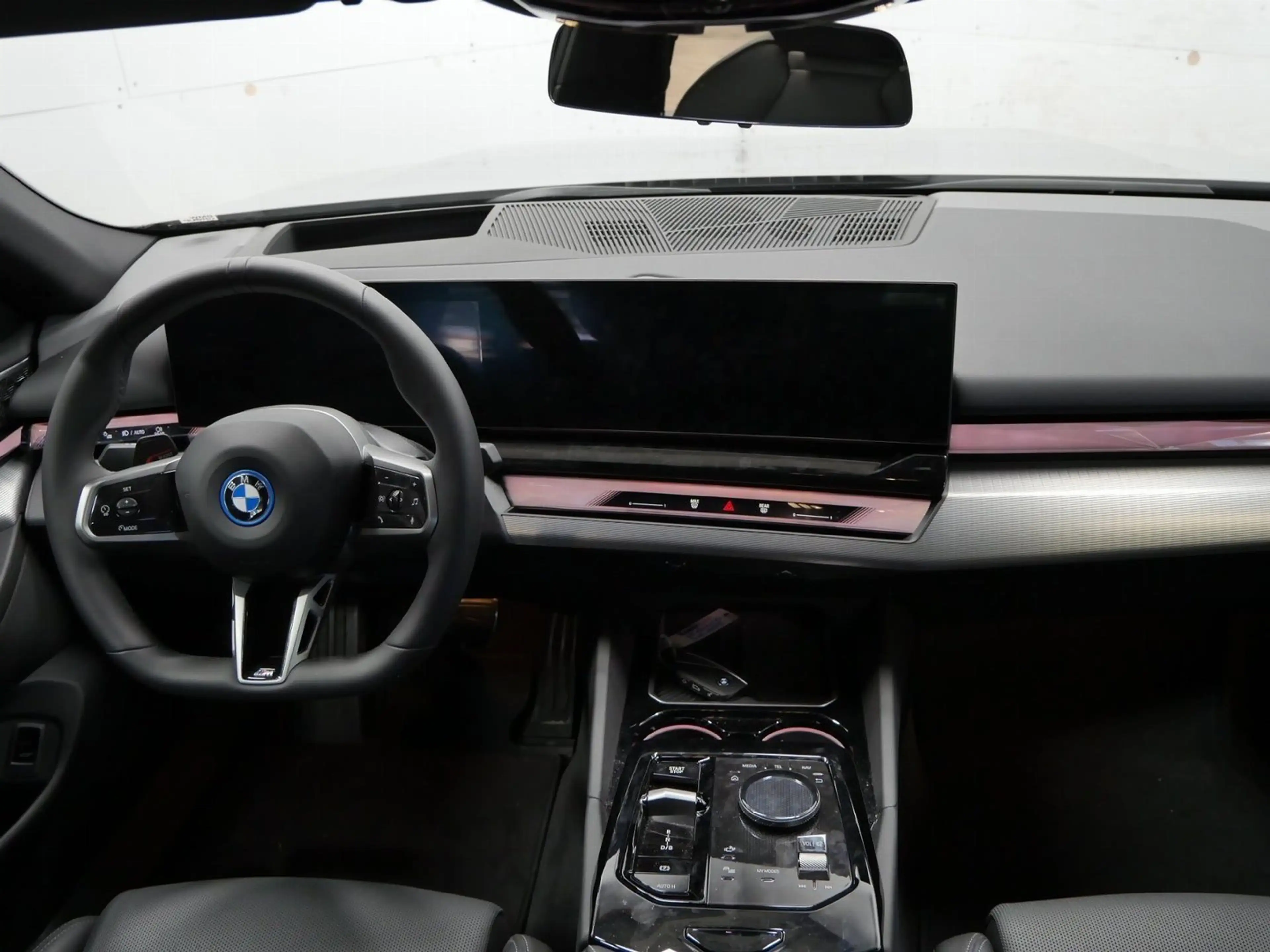 BMW i5 eDrive40 M Sport //Stop&Go AHK HeadUp B&W — photo 8