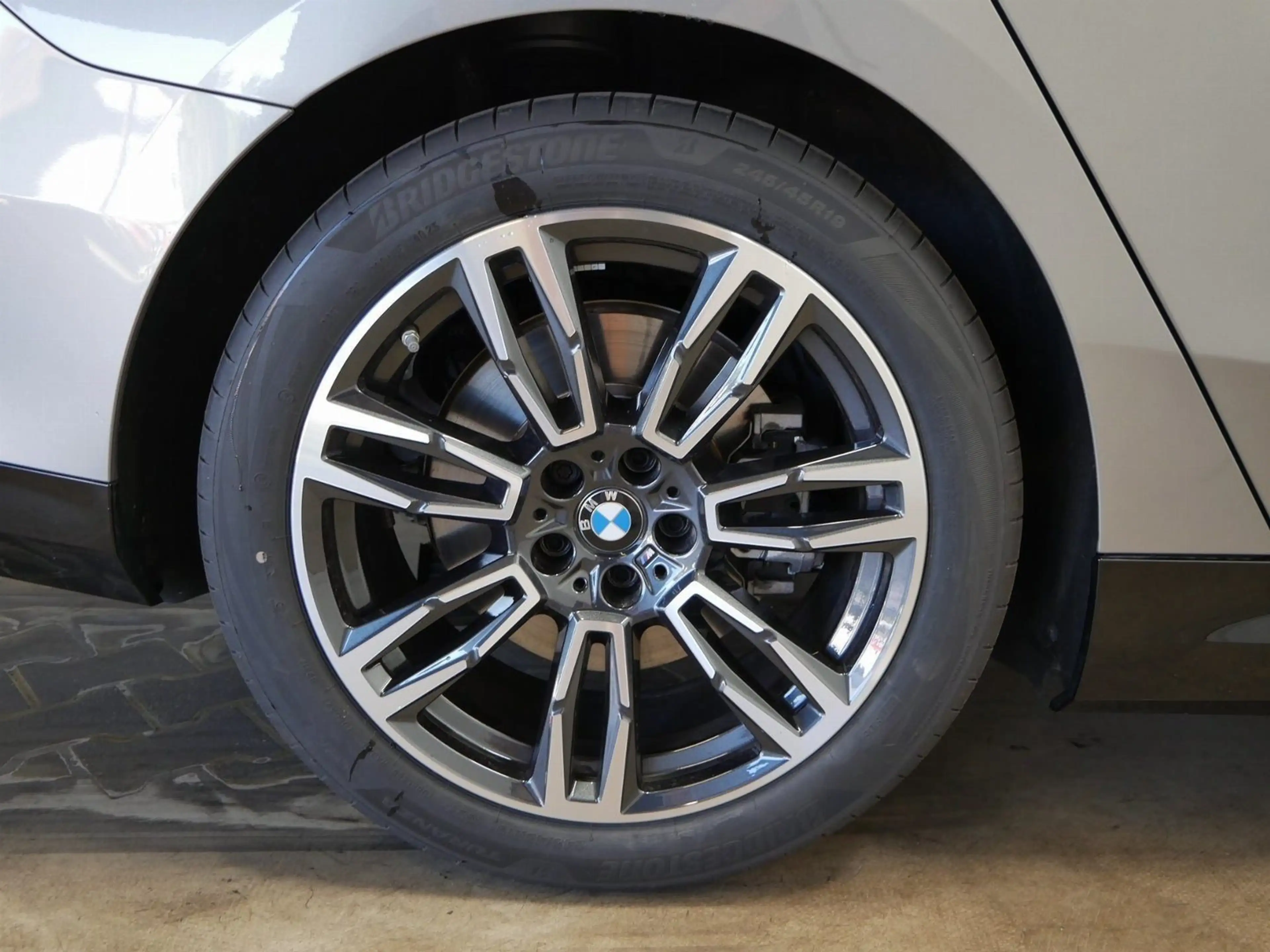BMW i5 eDrive40 M Sport //Stop&Go AHK HeadUp B&W — photo 12
