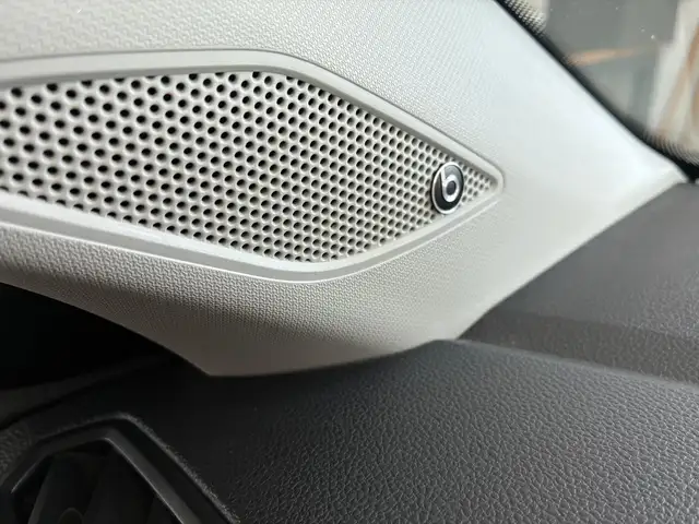 Volkswagen T-Cross view 9