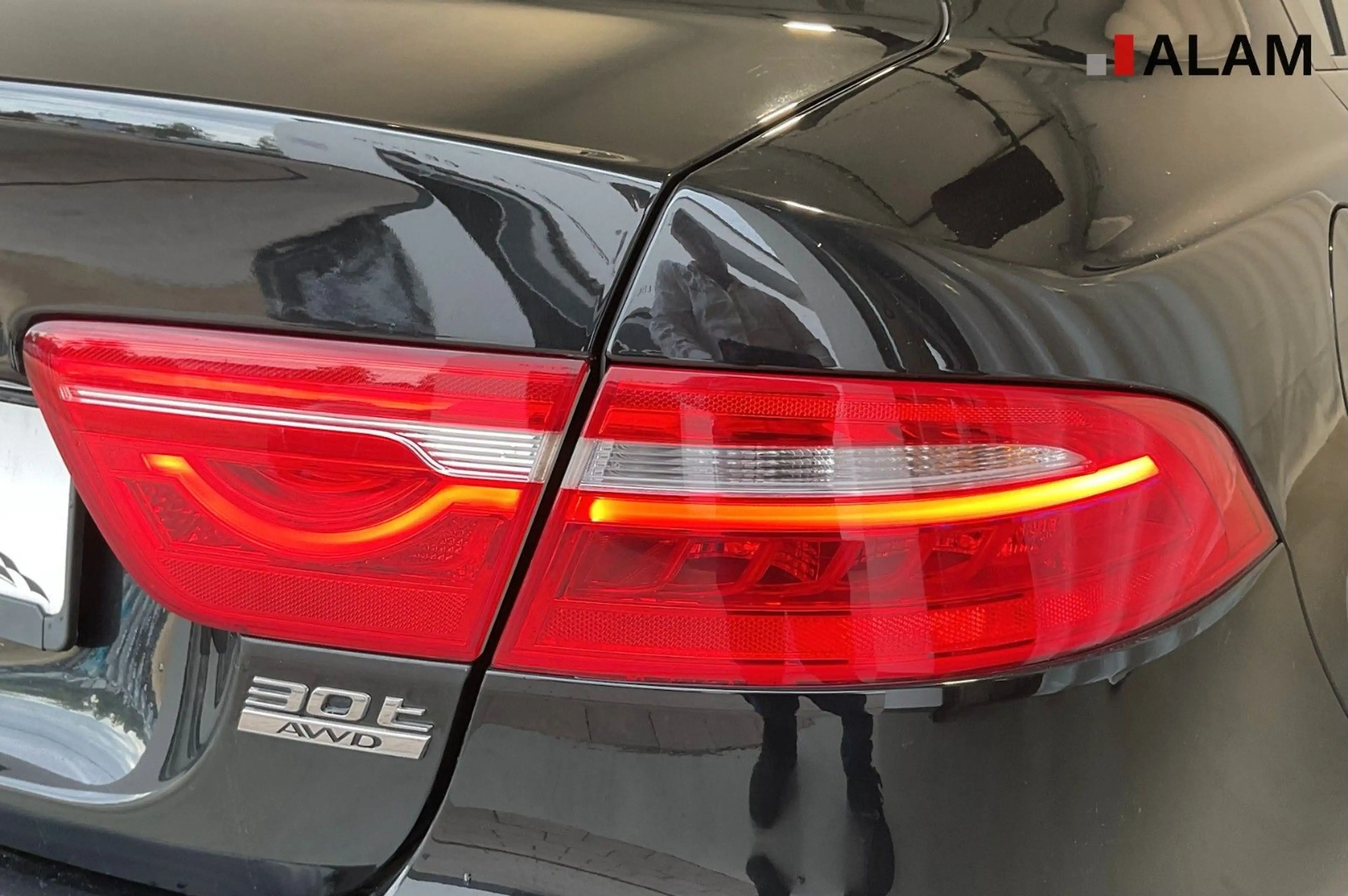 Jaguar XE R-Sport AWD Lane LED Navi RFK SHZ ViCo — photo 9