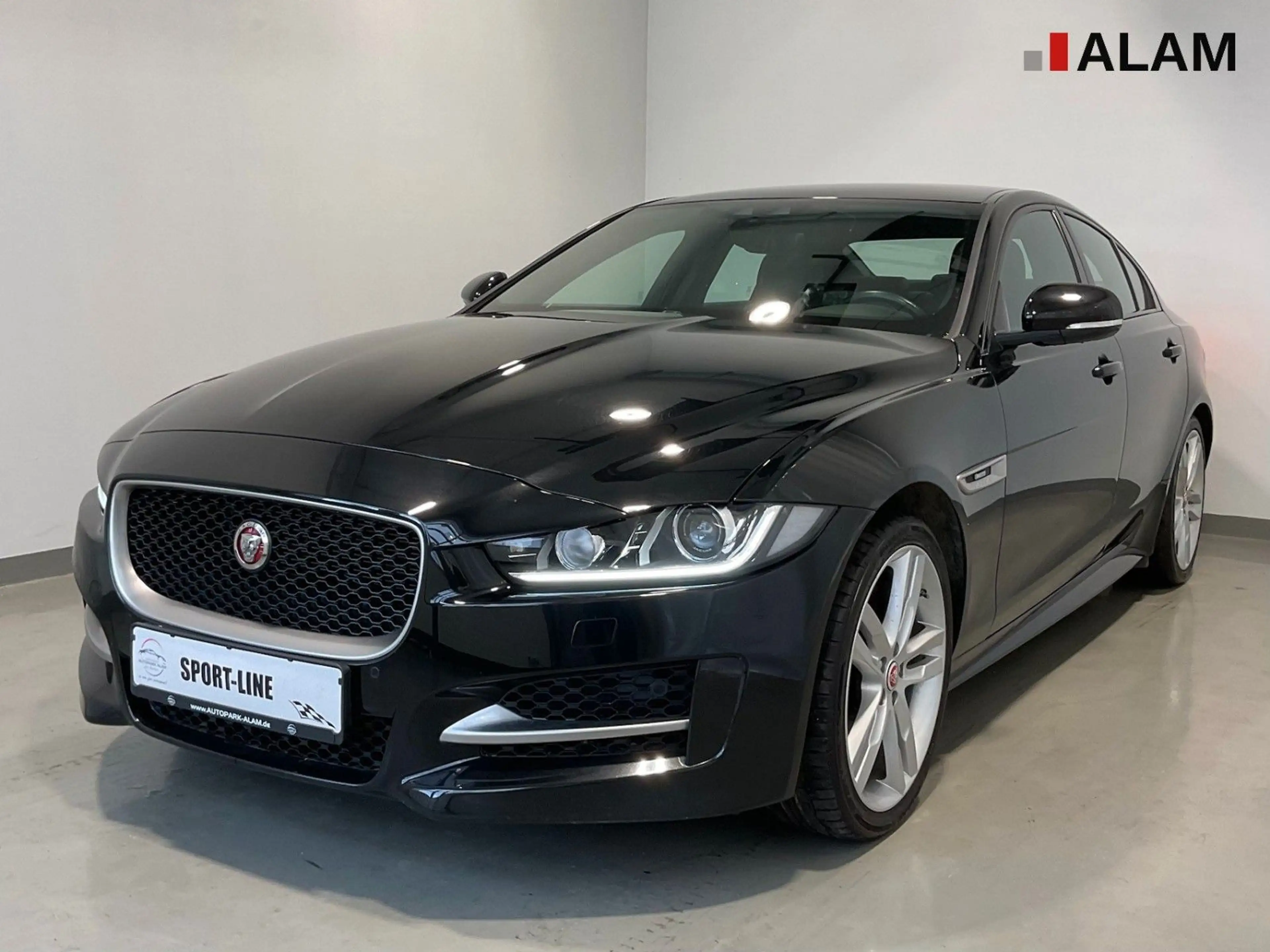 Jaguar XE R-Sport AWD Lane LED Navi RFK SHZ ViCo — photo 2