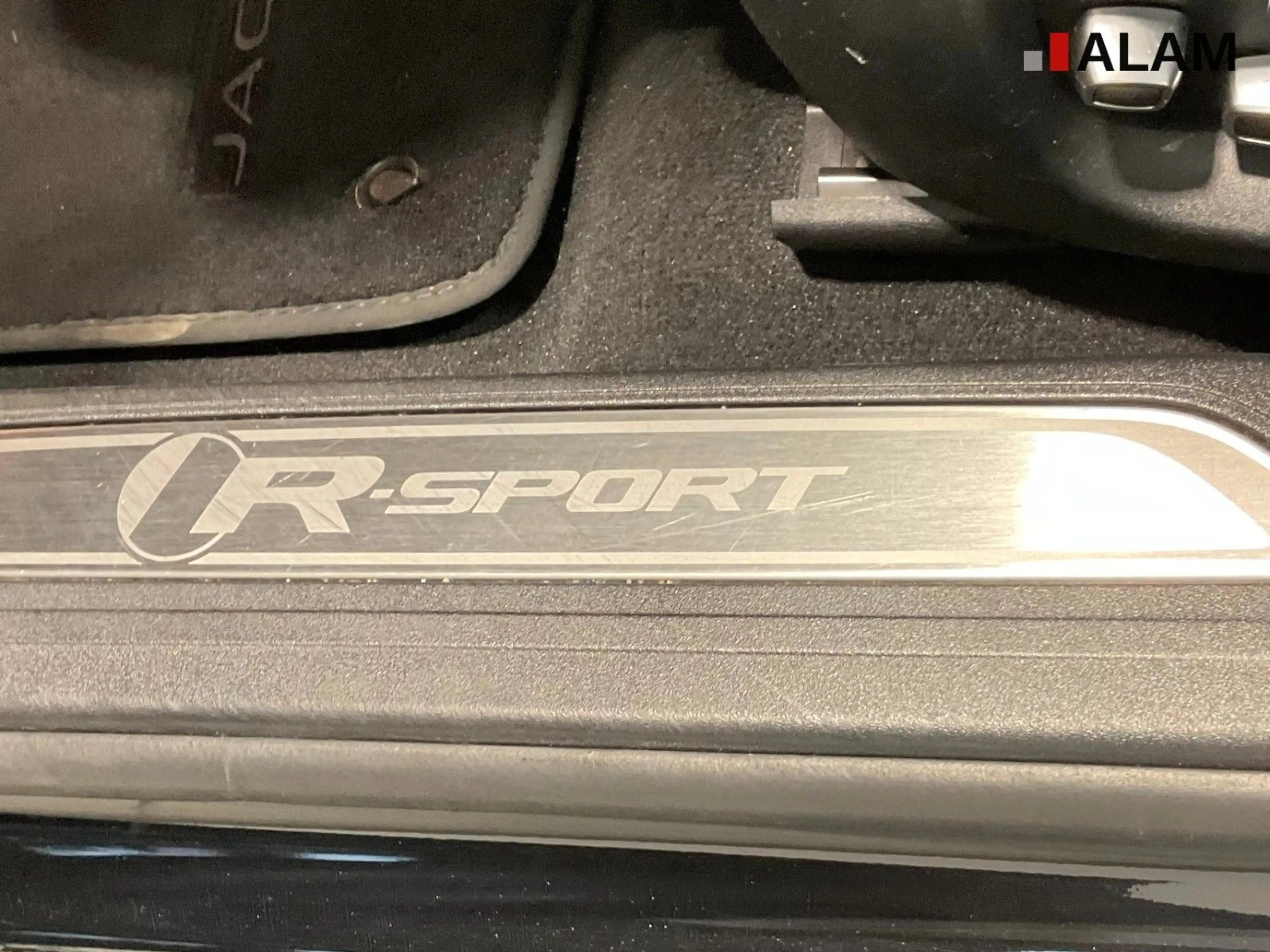 Jaguar XE R-Sport AWD Lane LED Navi RFK SHZ ViCo — photo 10