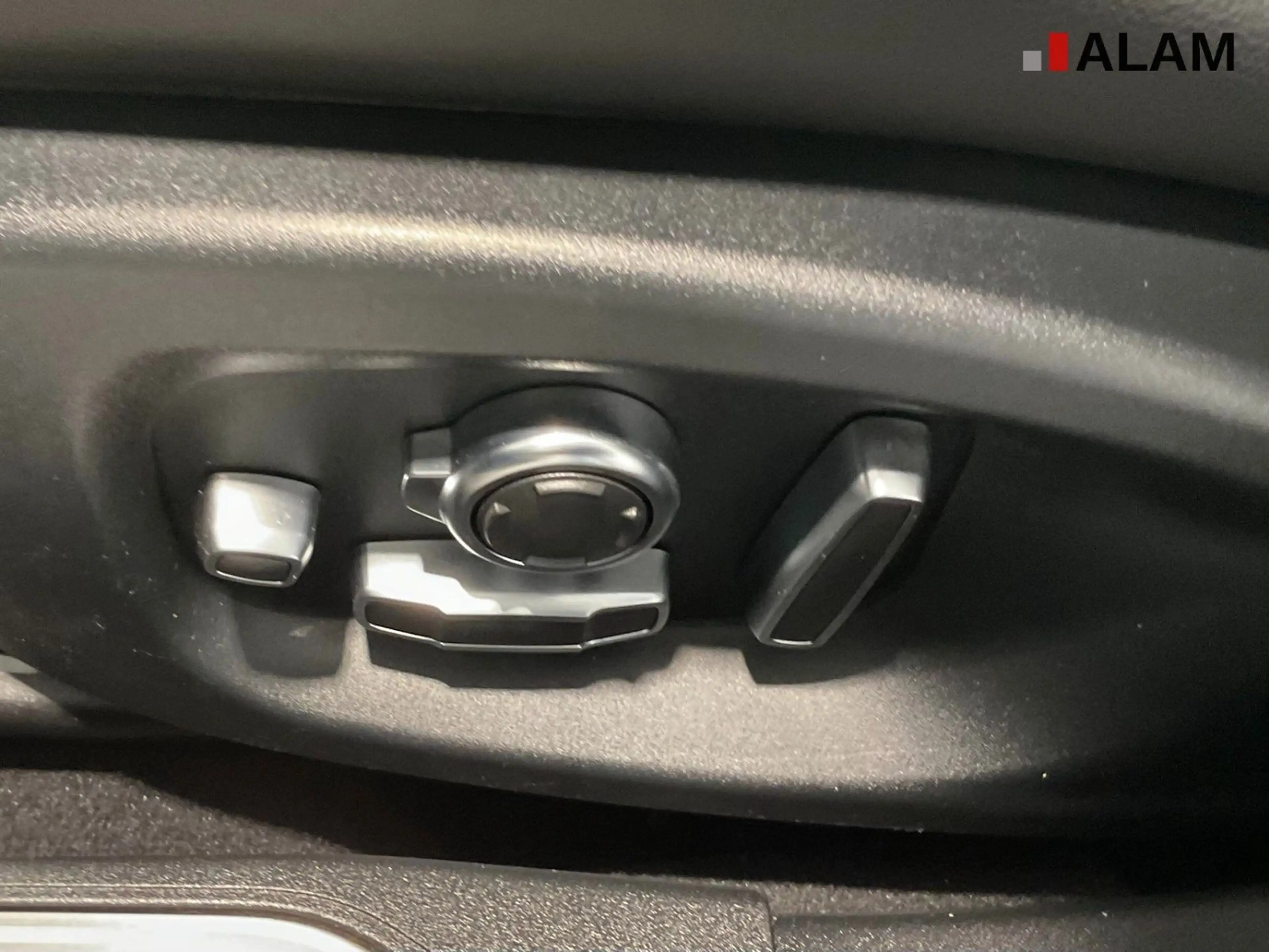 Jaguar XE R-Sport AWD Lane LED Navi RFK SHZ ViCo — photo 13
