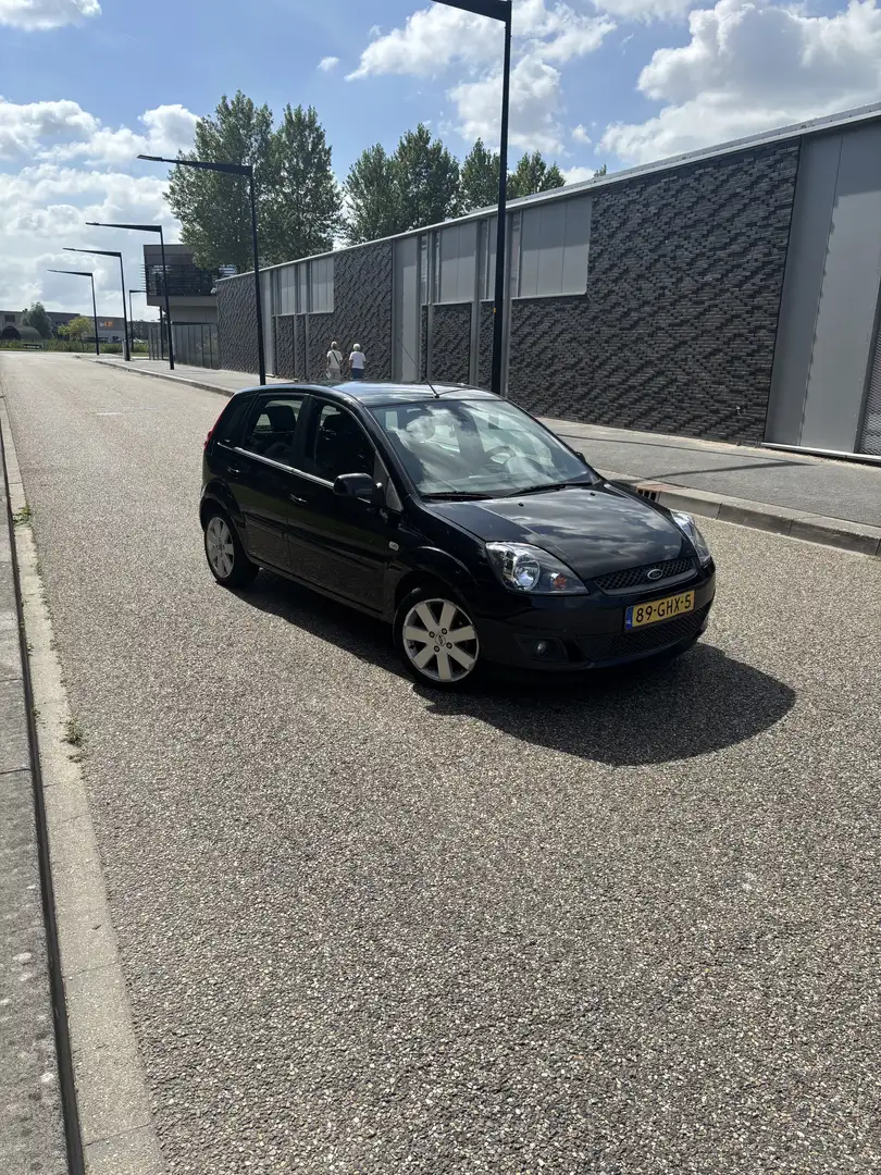 Ford Fiesta 1.3-8V Futura XL Чёрный - 2