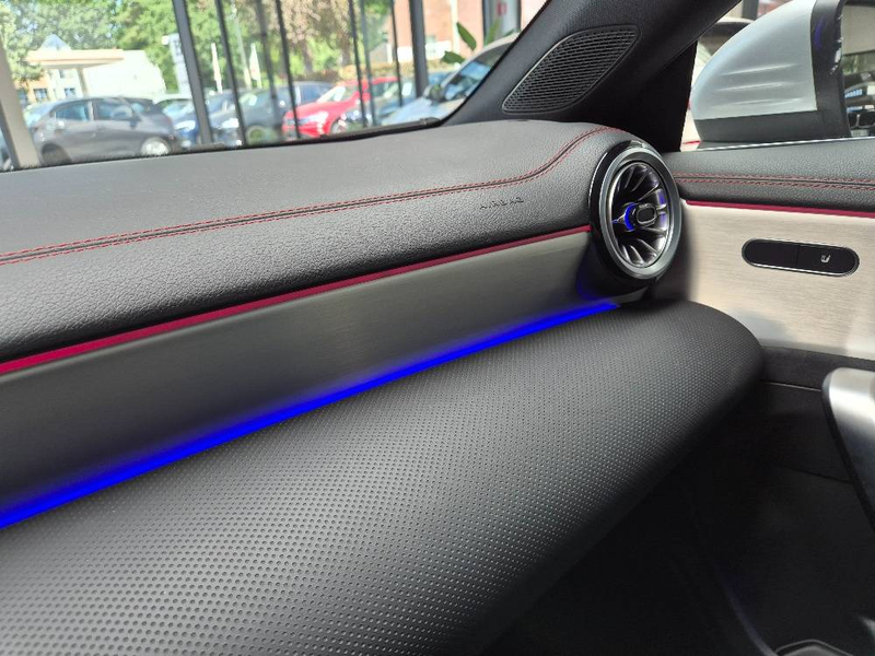 Mercedes-Benz CLA 250 CLA 250 e PHEV AMG Line Panodak Distronic — photo 11