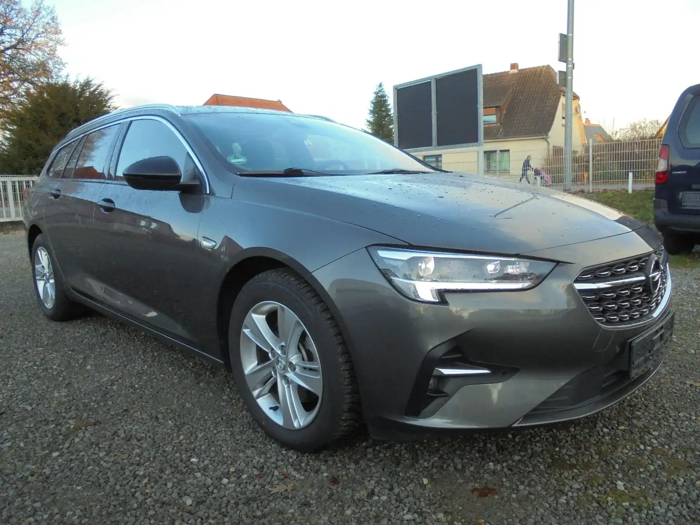 Opel Insignia 1.5D Sports Tourer Business Automatik Grau - 1