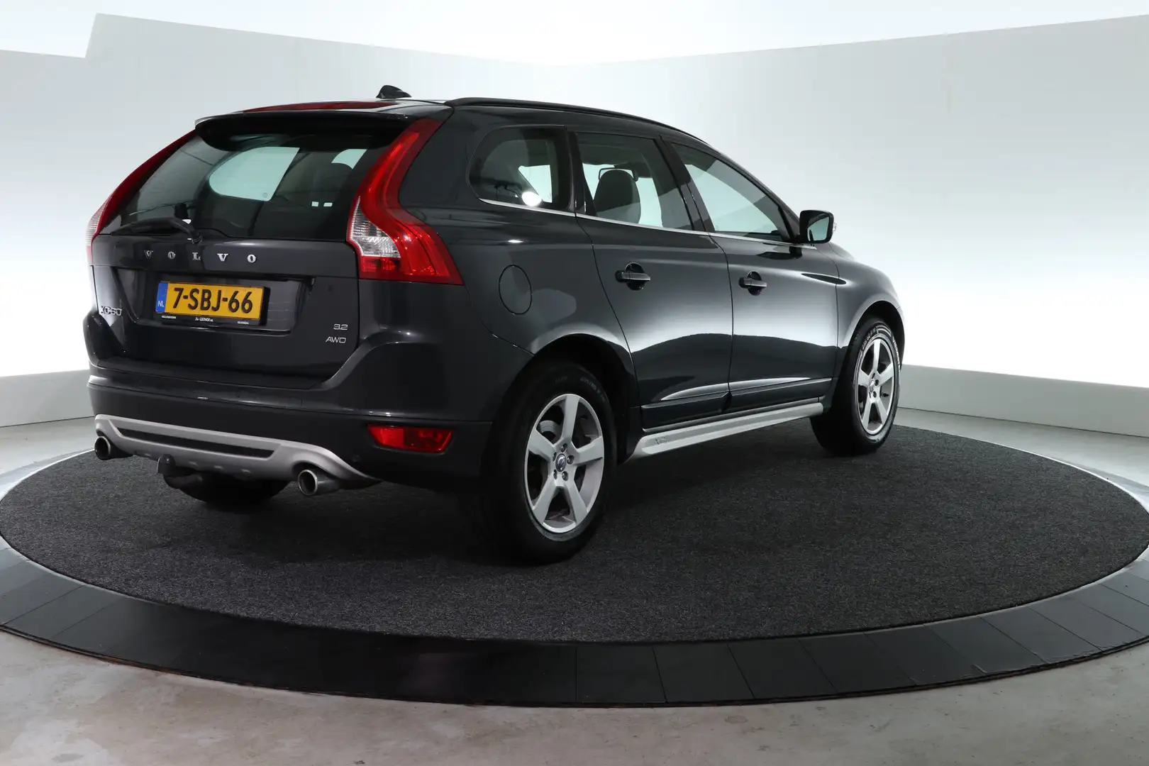 Volvo XC60 3.2 AWD R-Design | TREKHAAK | STOELVERW. | Šedá - 2