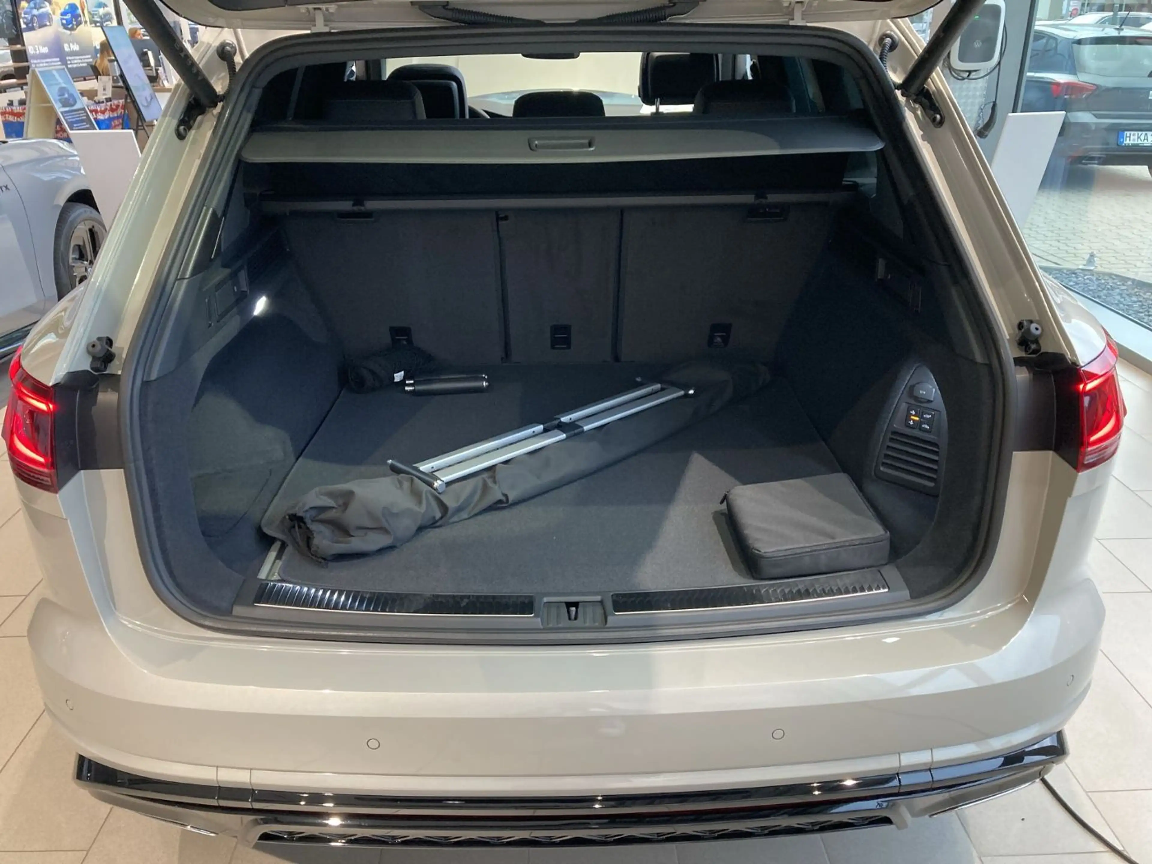 Volkswagen Touareg 3.0TDI 4MOTION R-Line FINAL EDITION — photo 11
