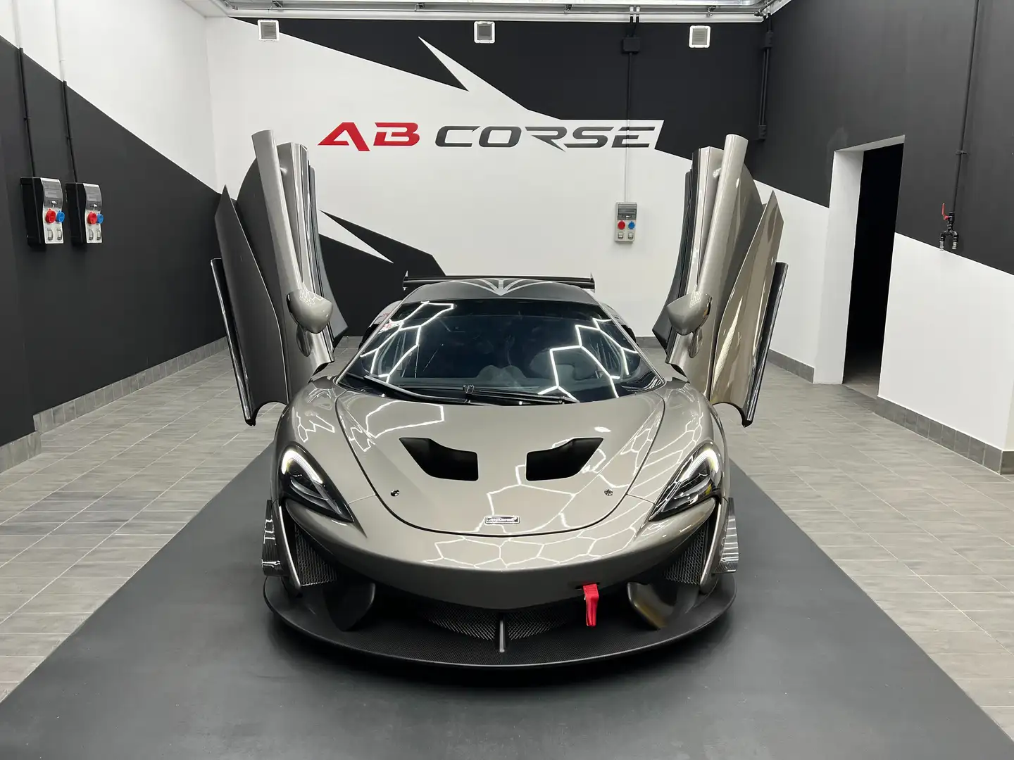 McLaren 570S GT4 Grigio - 1