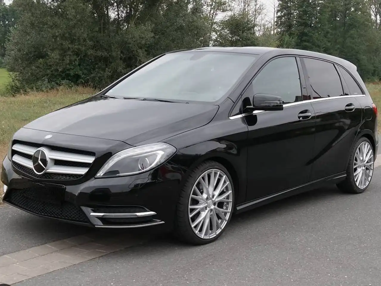 Mercedes-Benz B 180