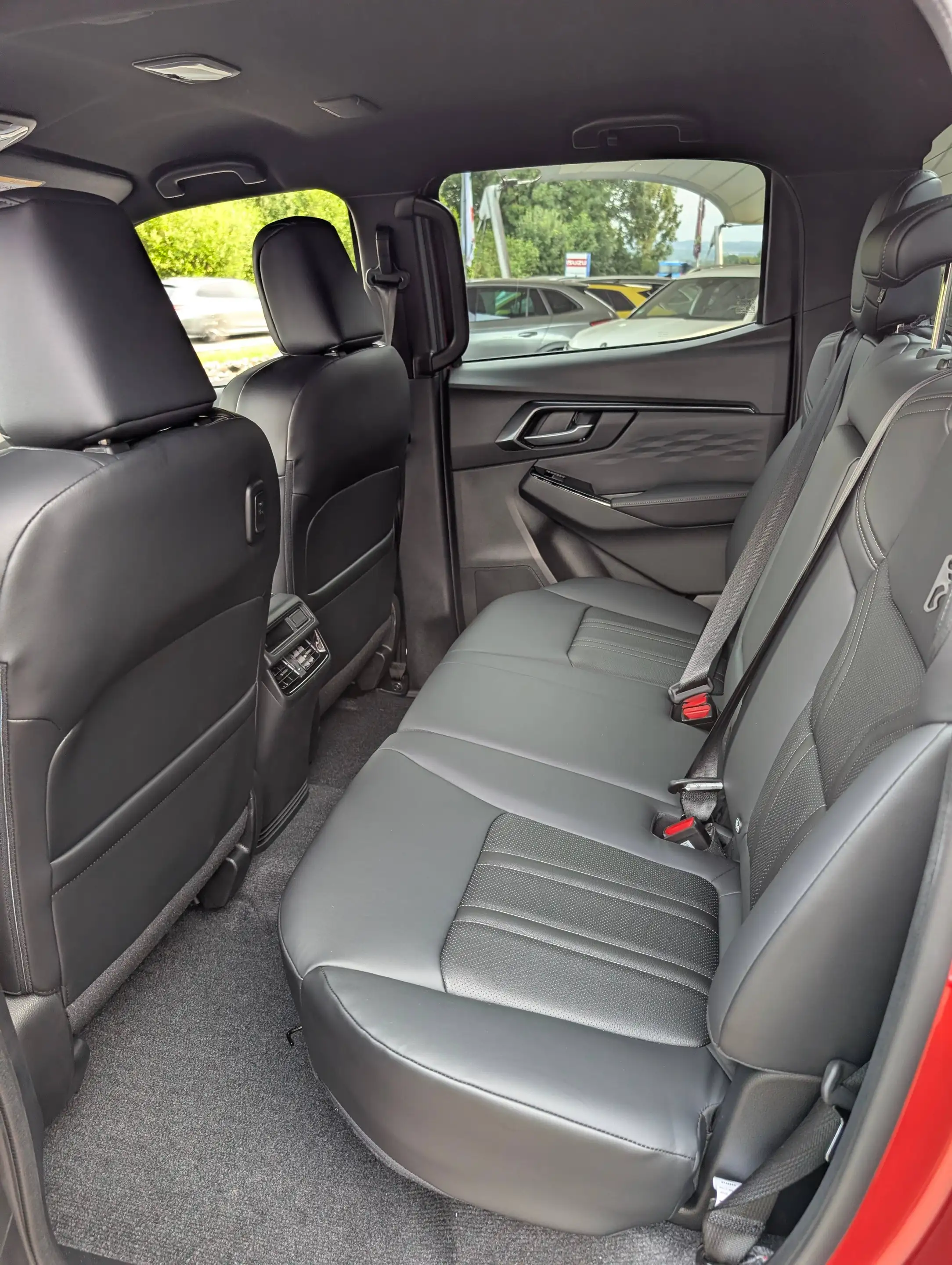 Isuzu D-Max D-Max 2.2 Double Cab 4WD AT V-Cross *JAGD*GEWERBE*FORST usw.* — photo 11