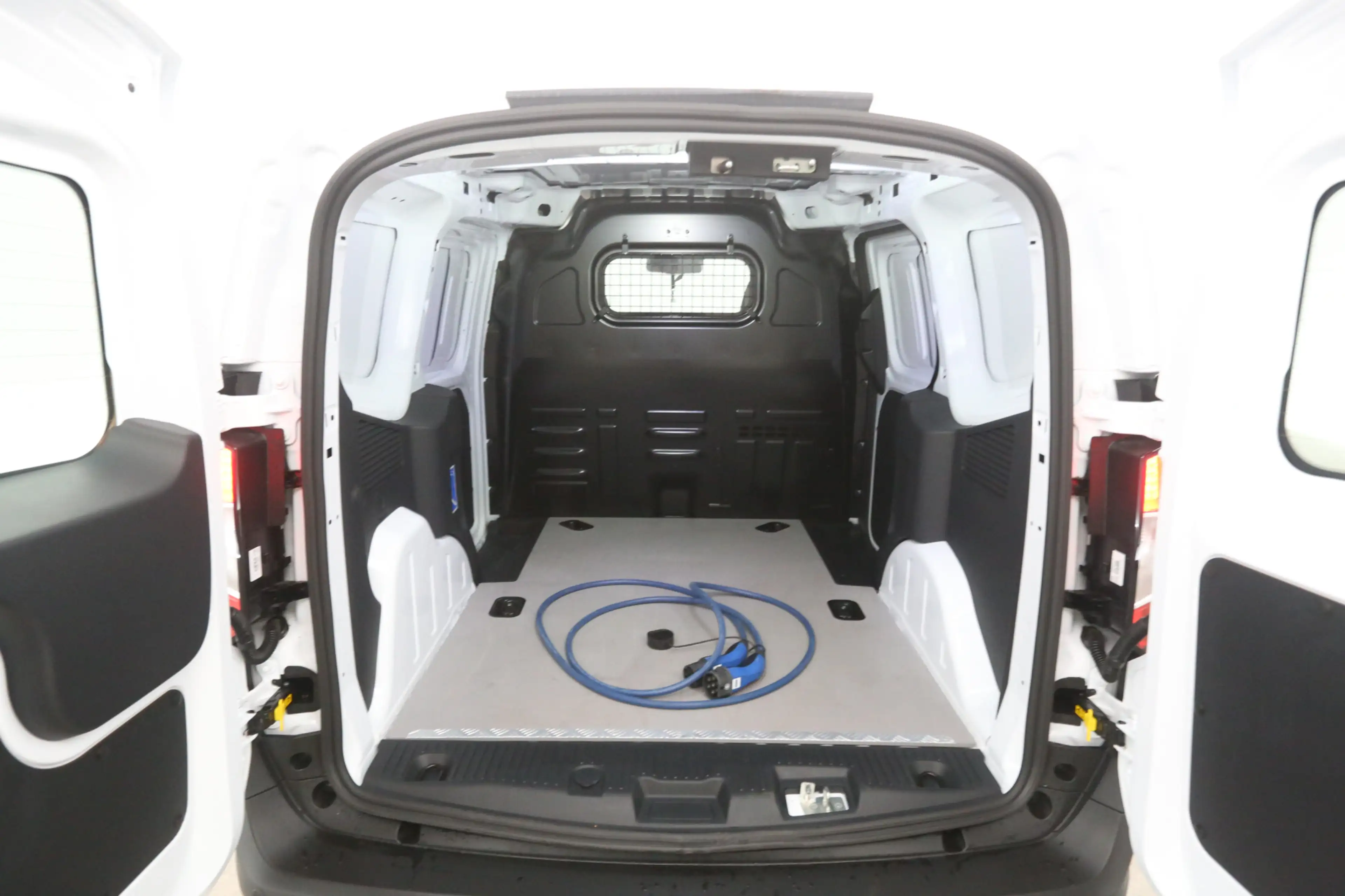 Ford Courier e-Courier 54 kWh 136PK | Snelladen | Virtual | Cam — photo 3