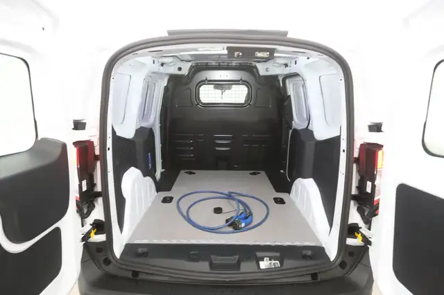 Ford Courier view 3