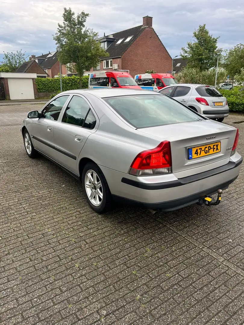 Volvo S60 2.4 Gris - 2